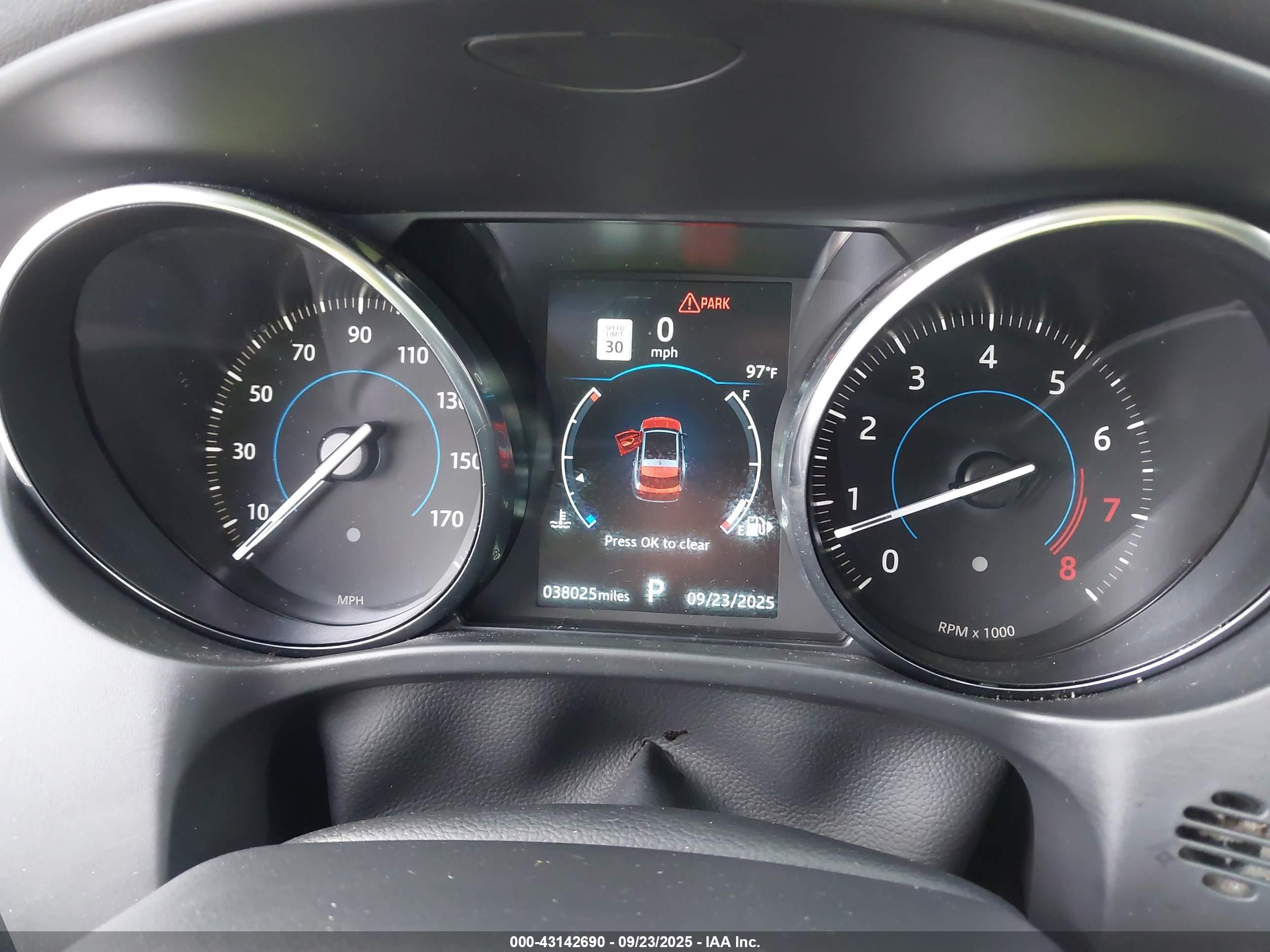 JAGUAR F-PACE image 7