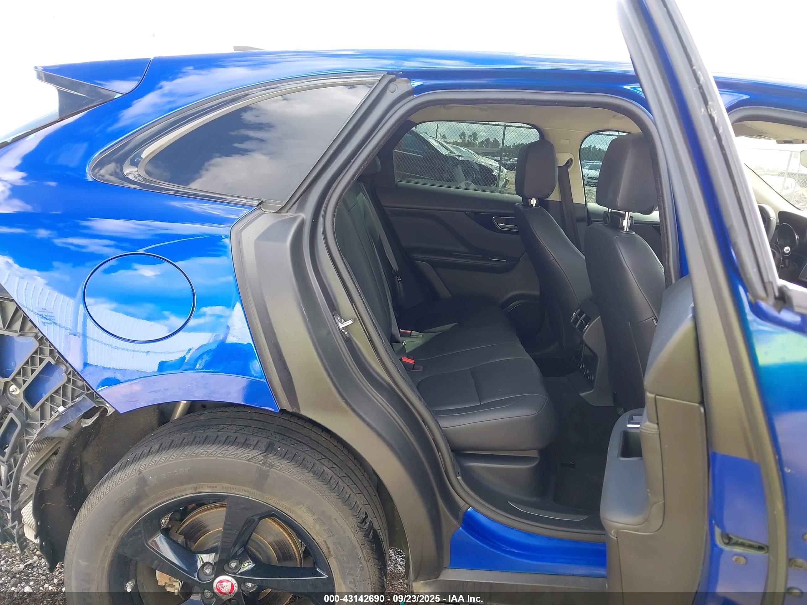 JAGUAR F-PACE image 8