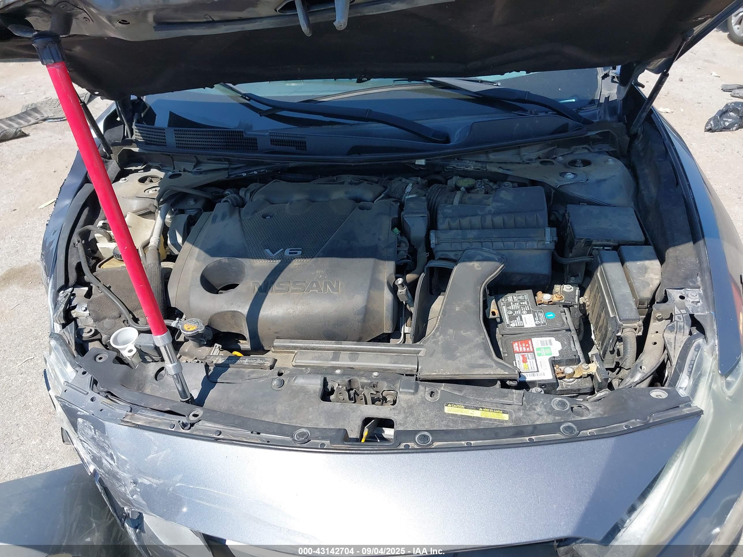 NISSAN MAXIMA image 10