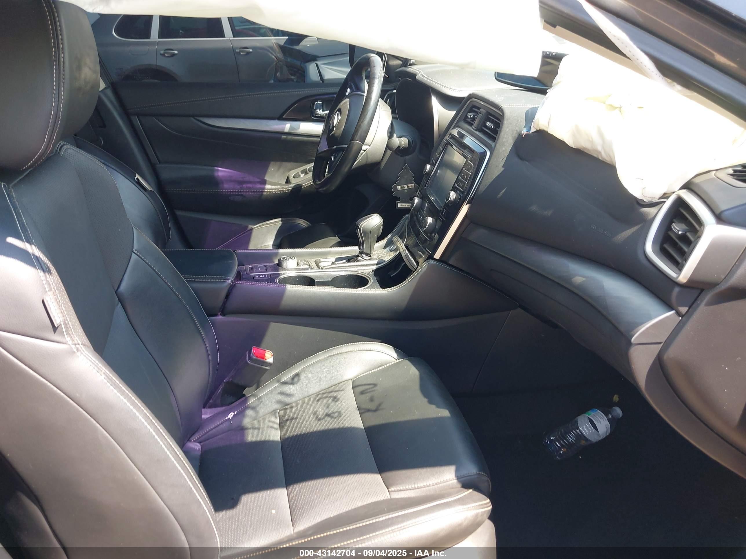 NISSAN MAXIMA image 5