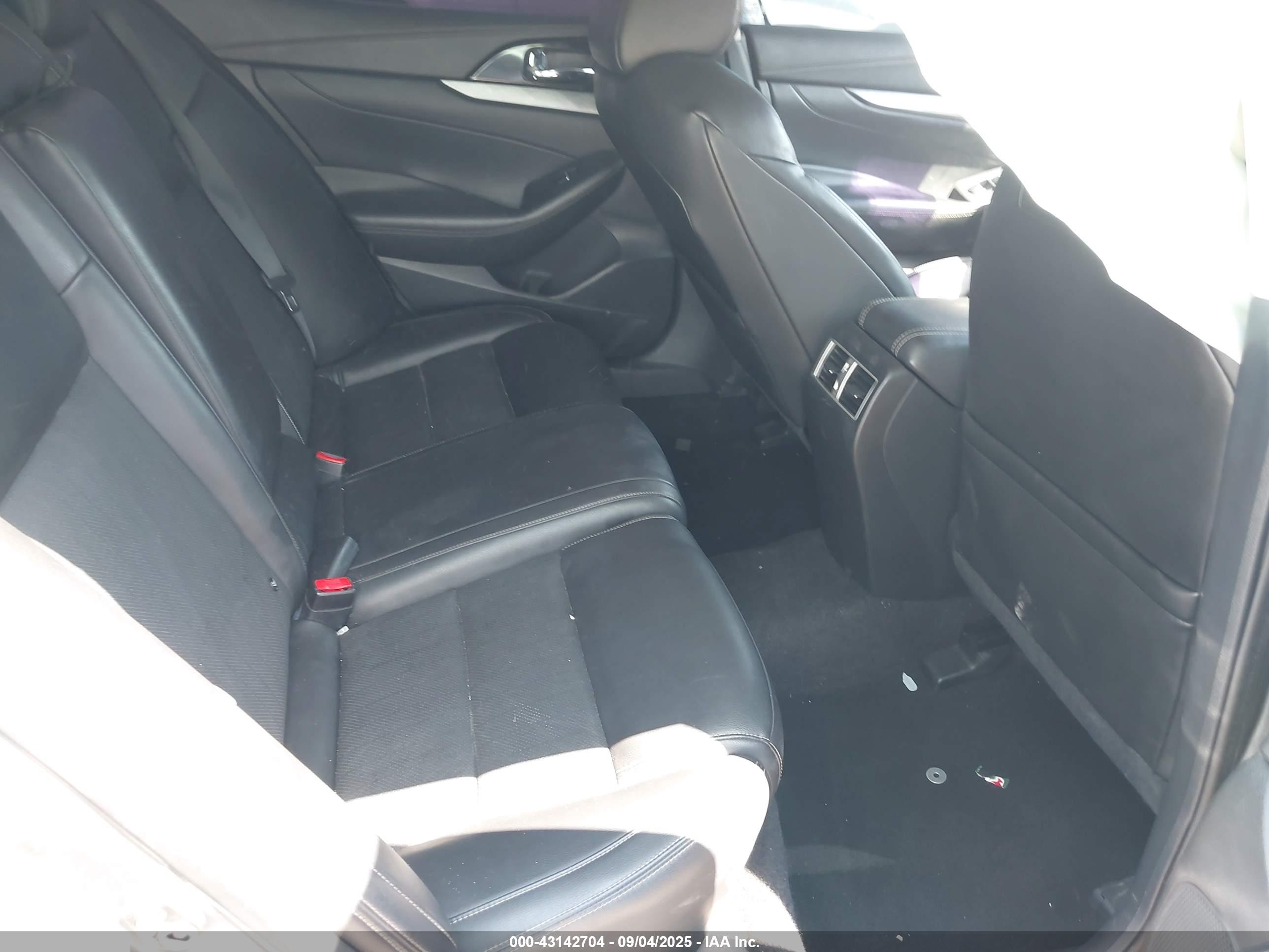 NISSAN MAXIMA image 8
