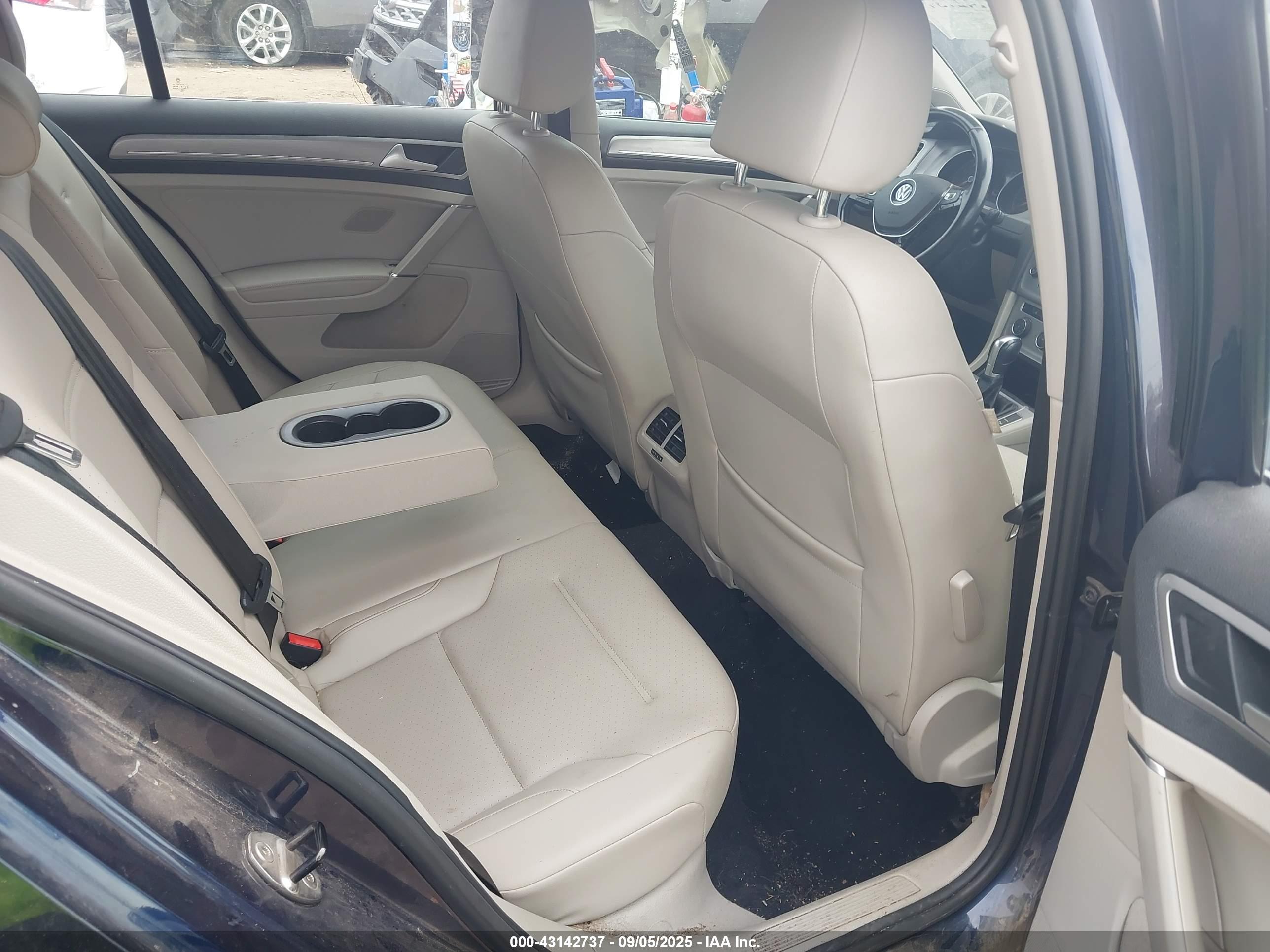VOLKSWAGEN GOLF image 8