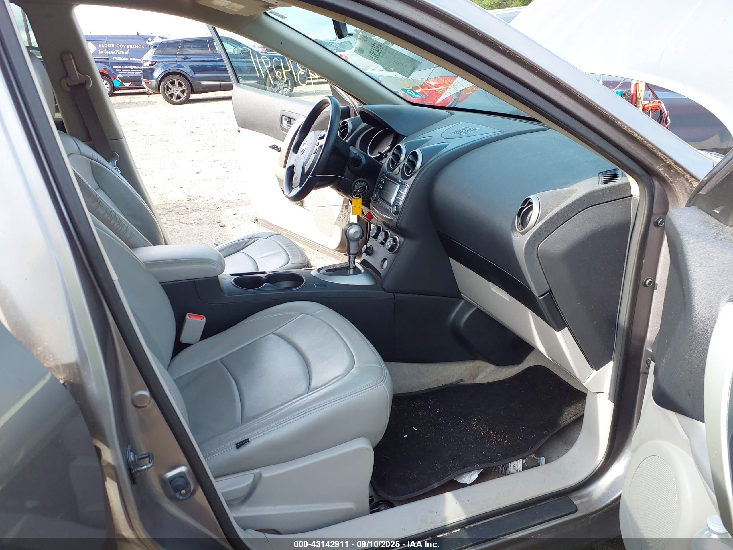 NISSAN ROGUE image 5