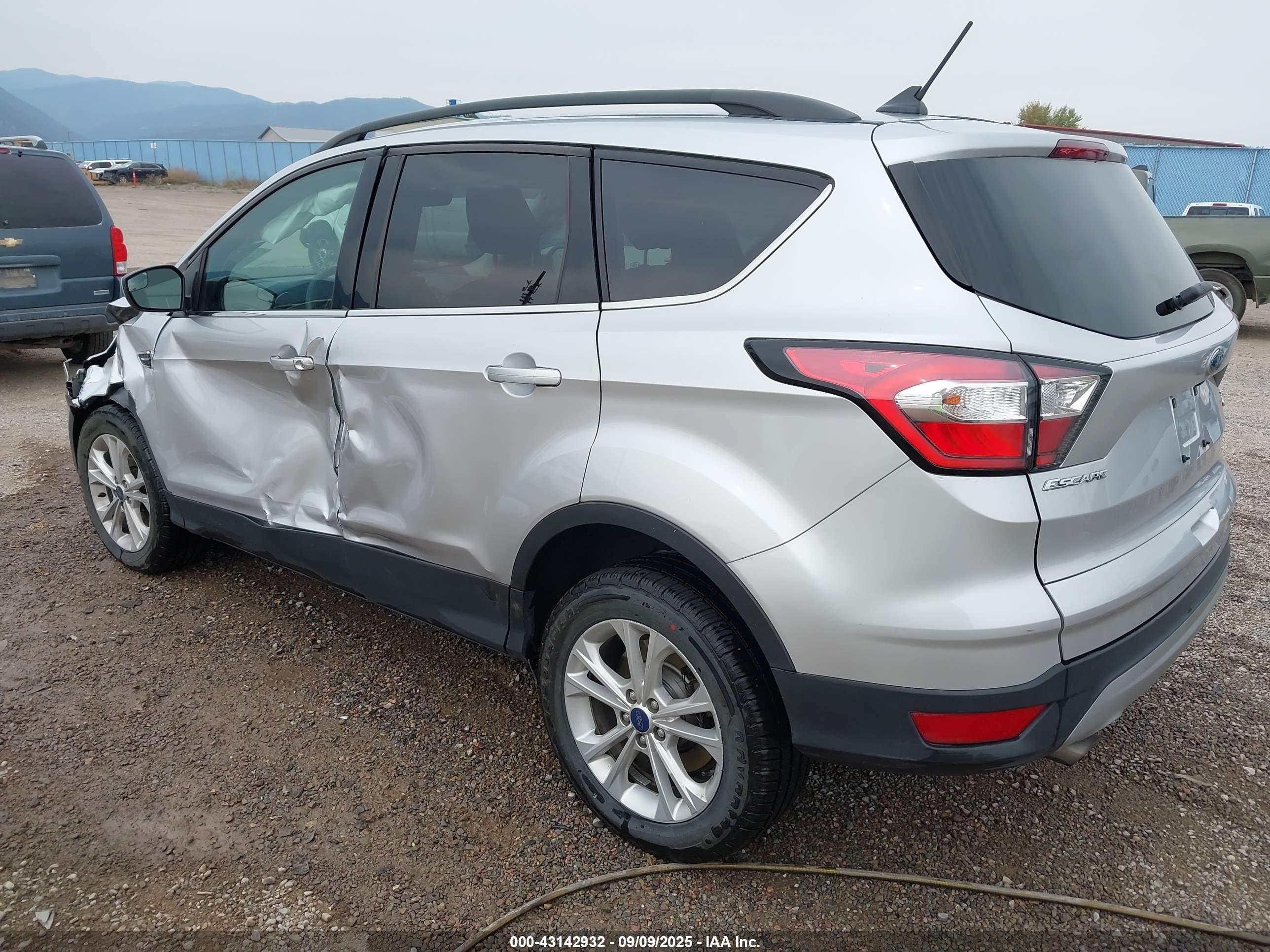 FORD ESCAPE image 3