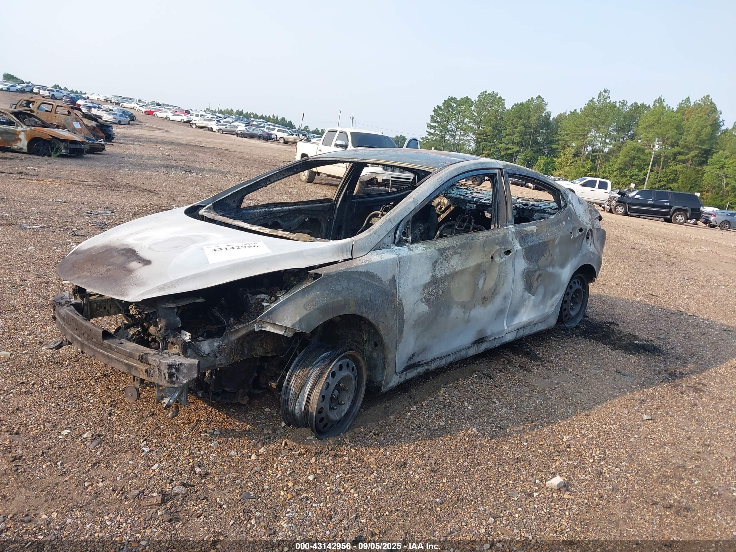 HYUNDAI ELANTRA image 2