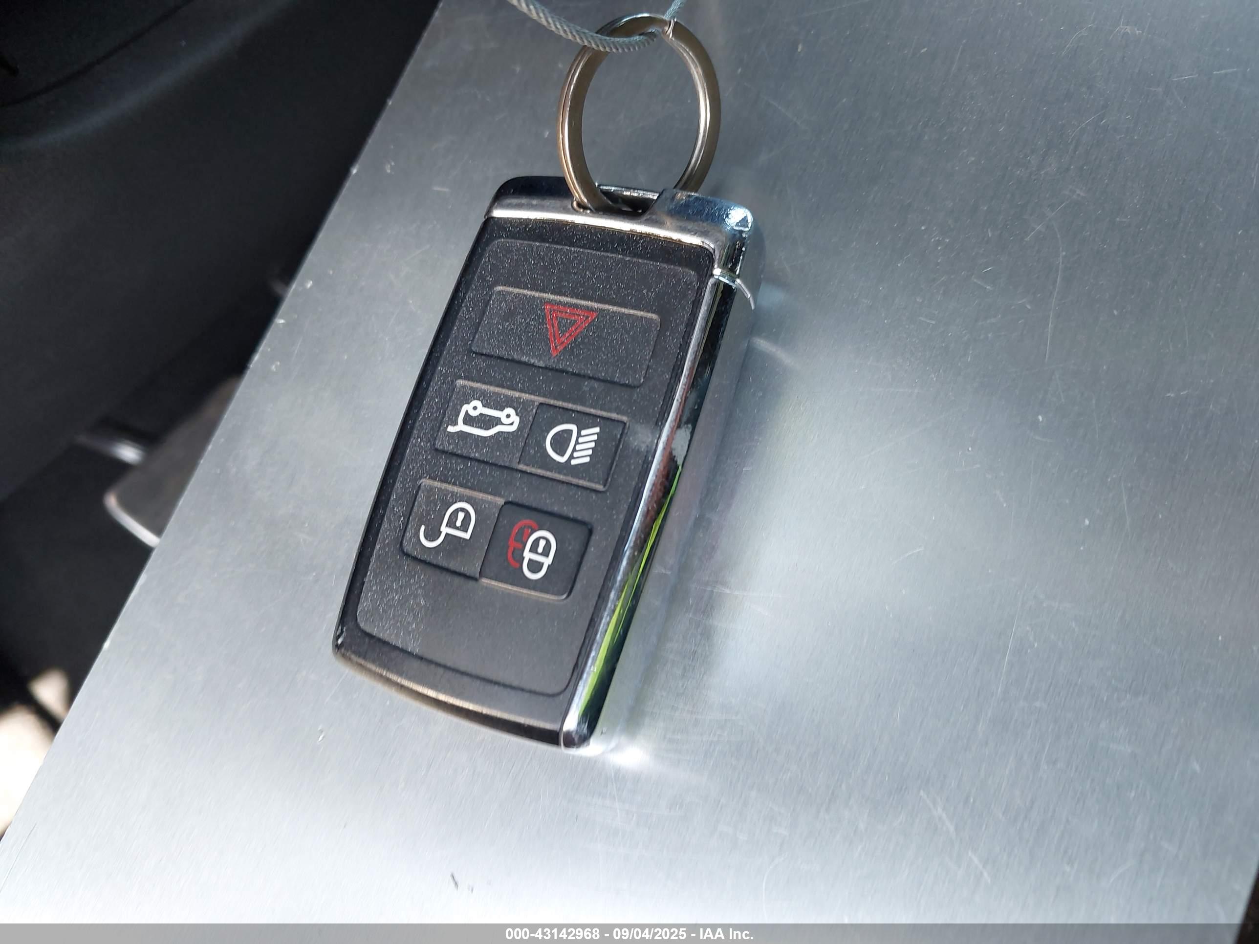 LAND ROVER image 11