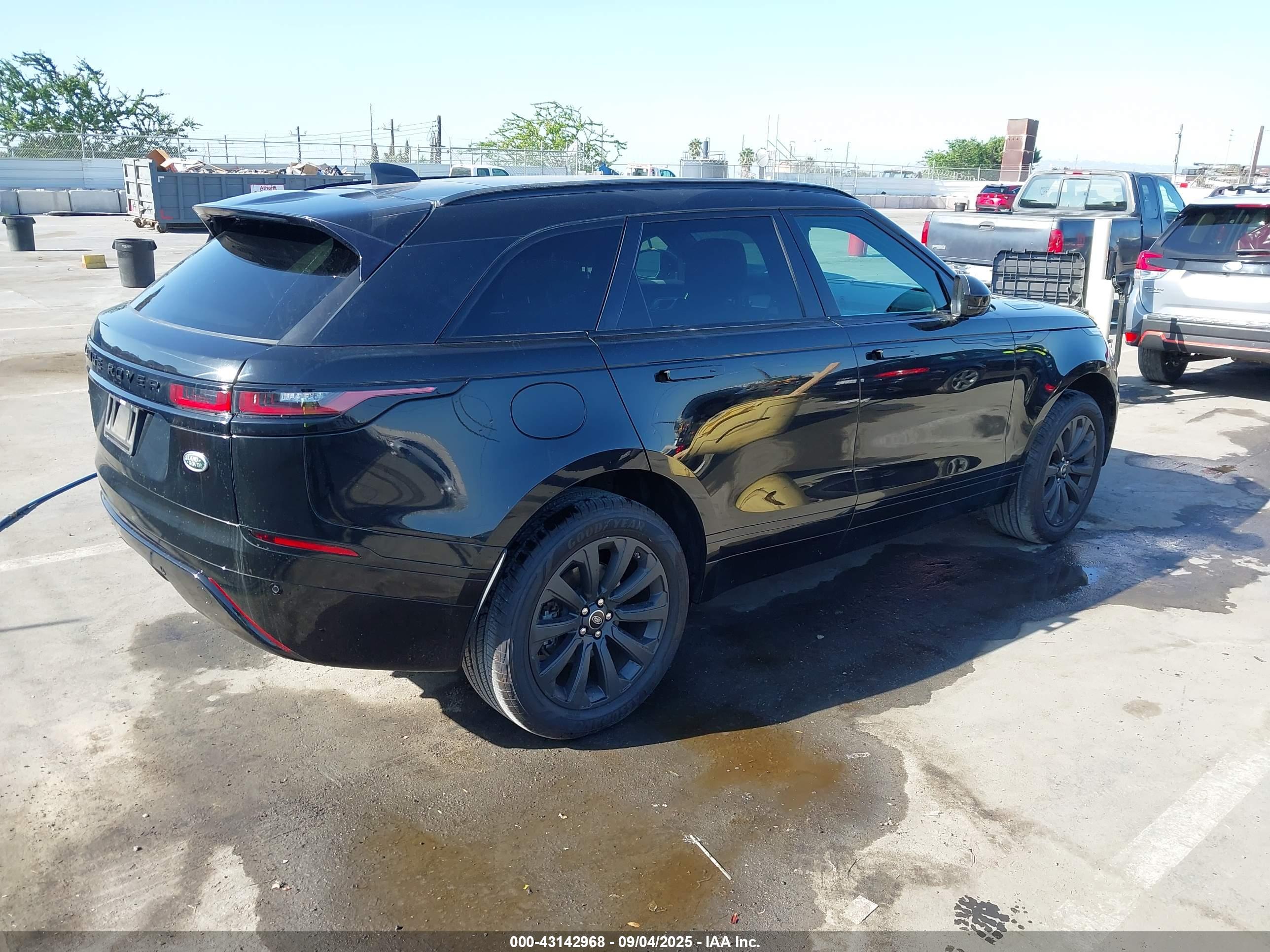 LAND ROVER image 4