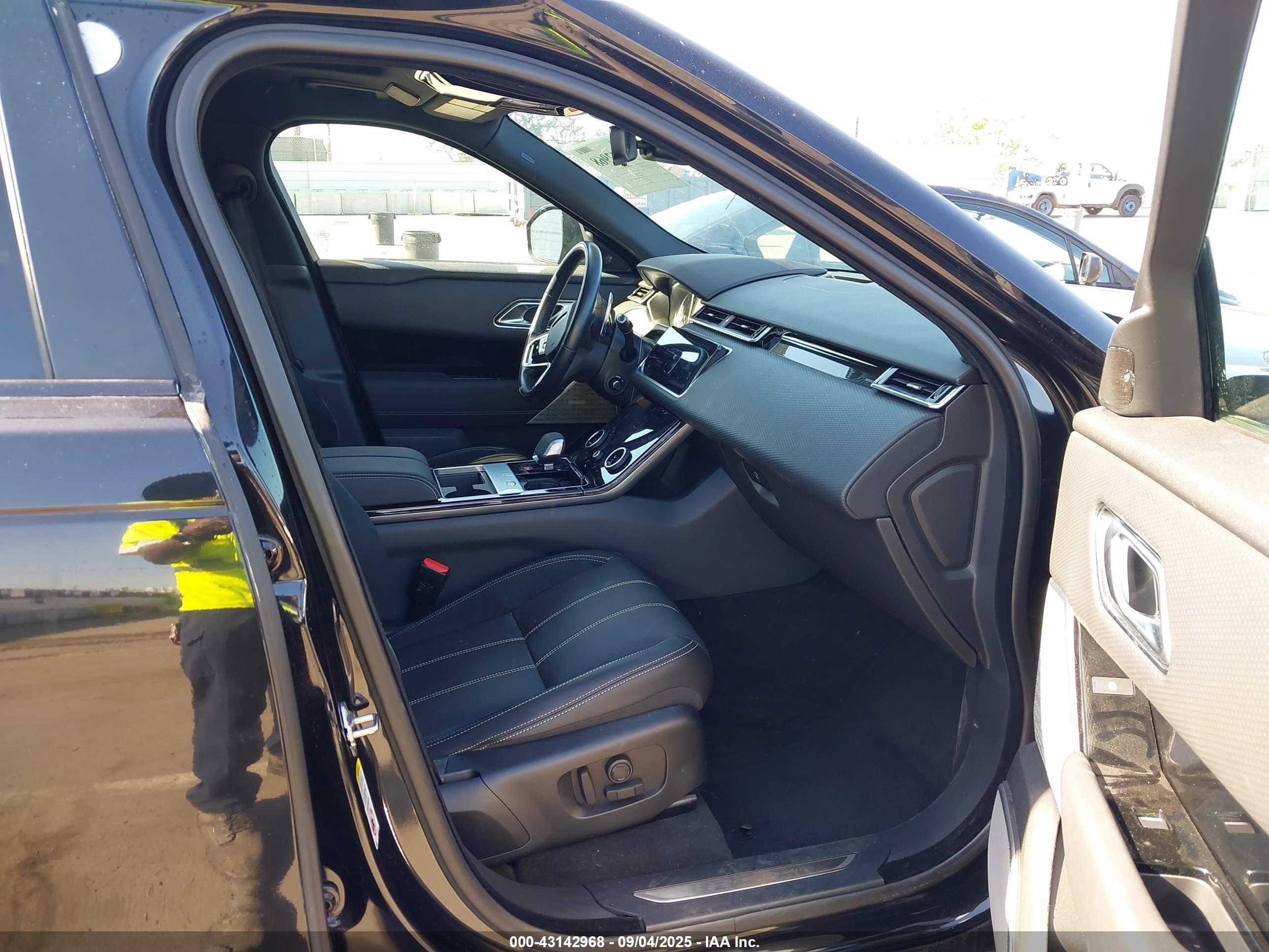 LAND ROVER image 5