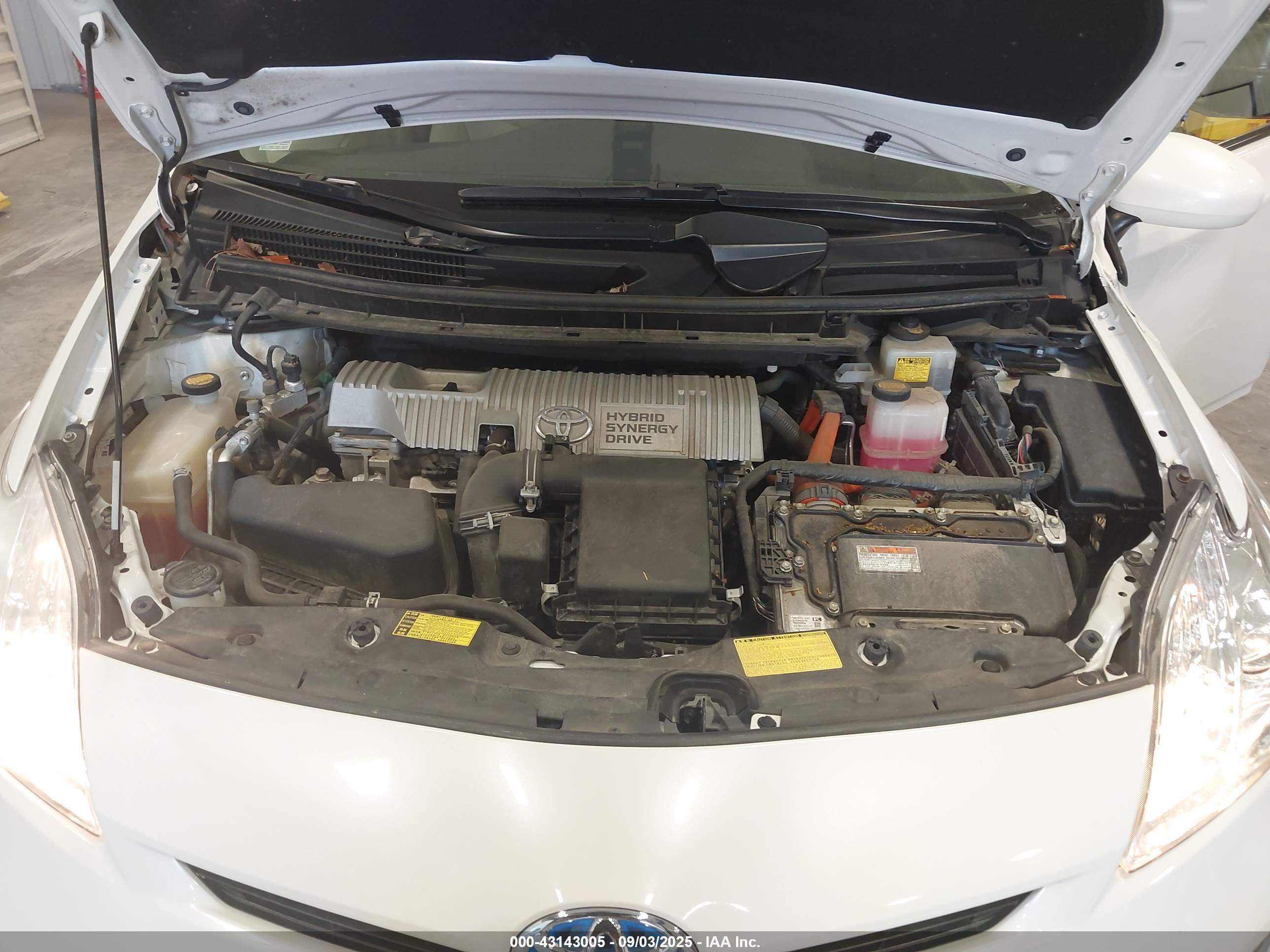 TOYOTA PRIUS image 10