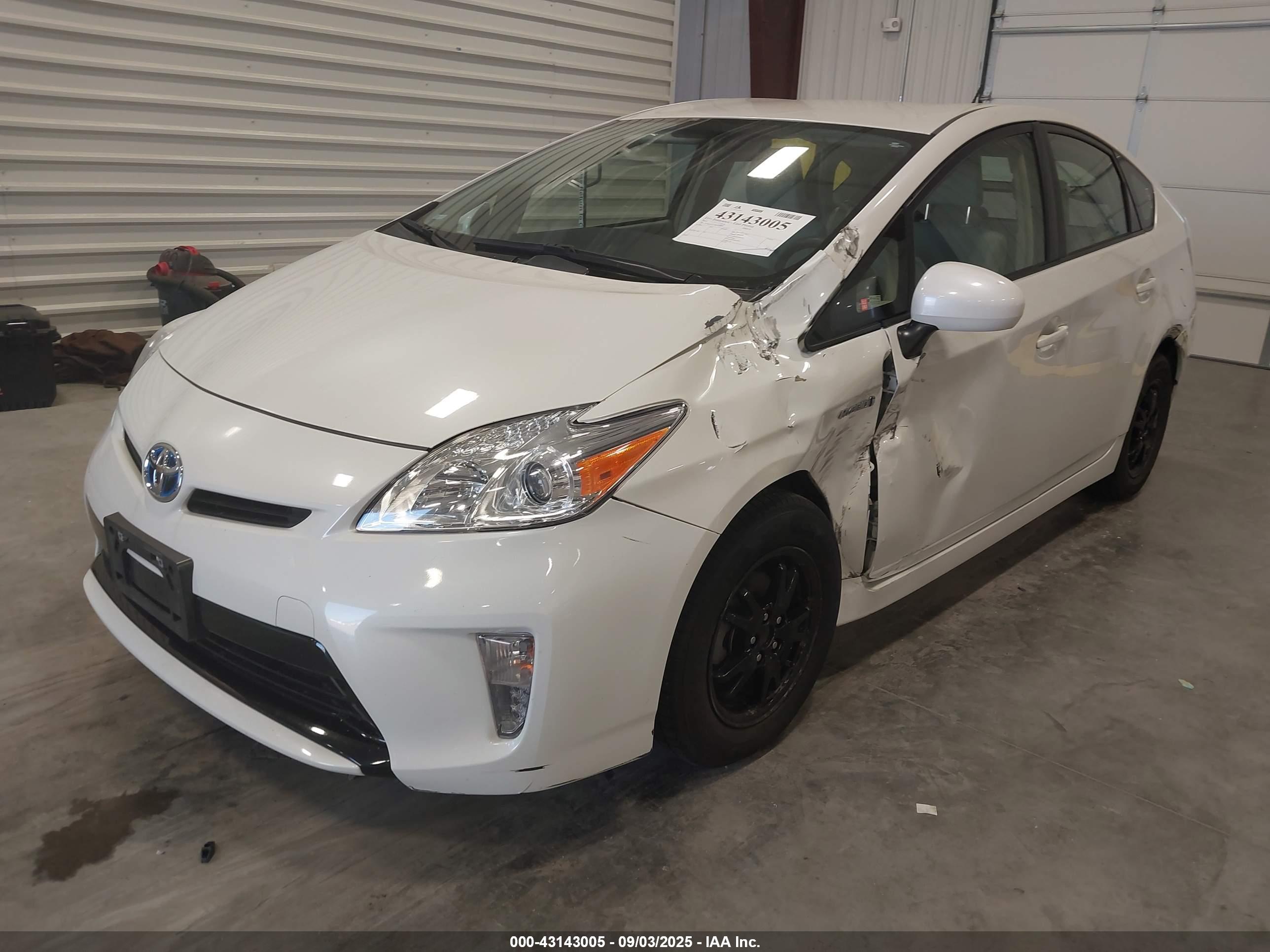 TOYOTA PRIUS image 2