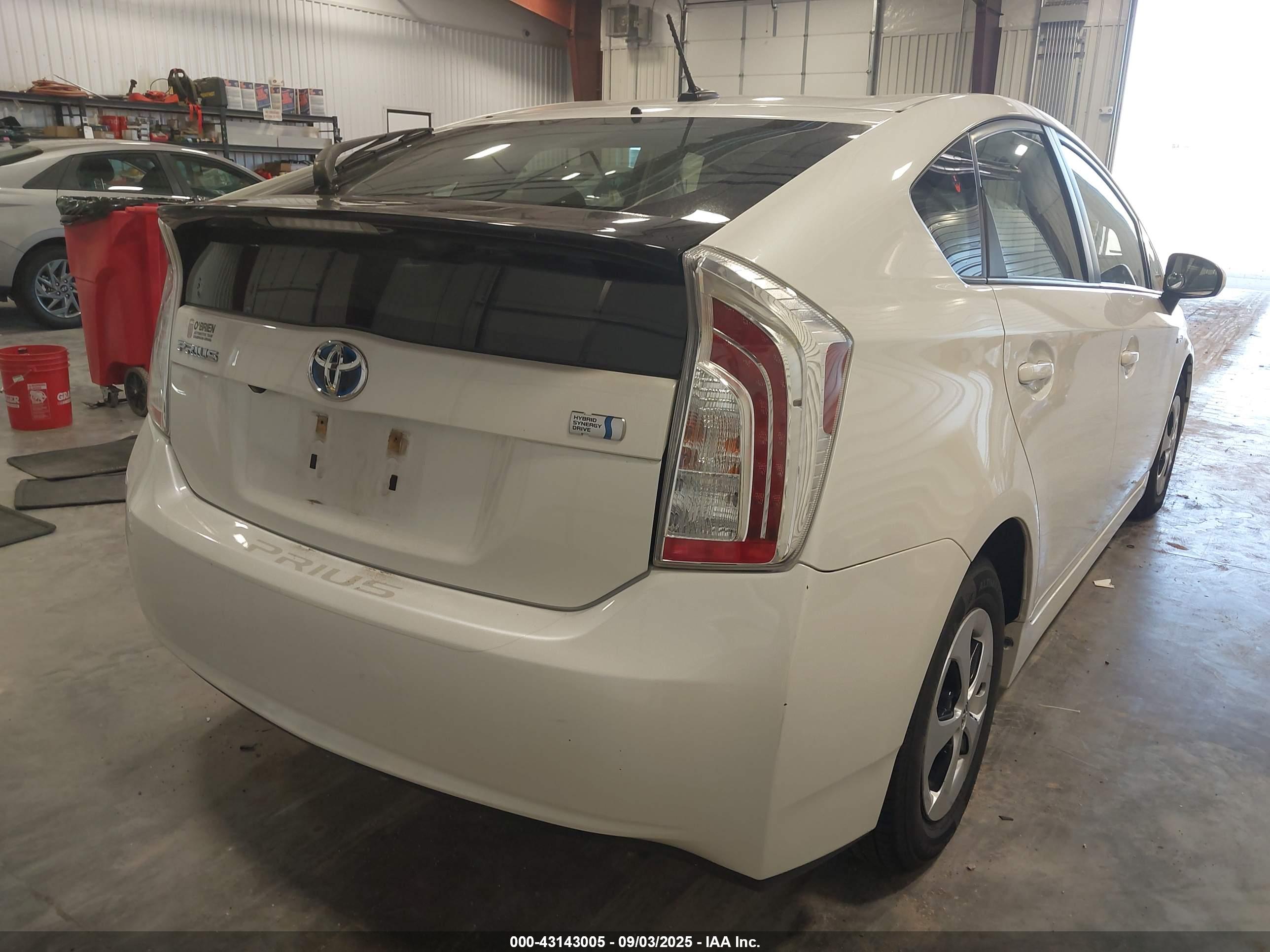 TOYOTA PRIUS image 4