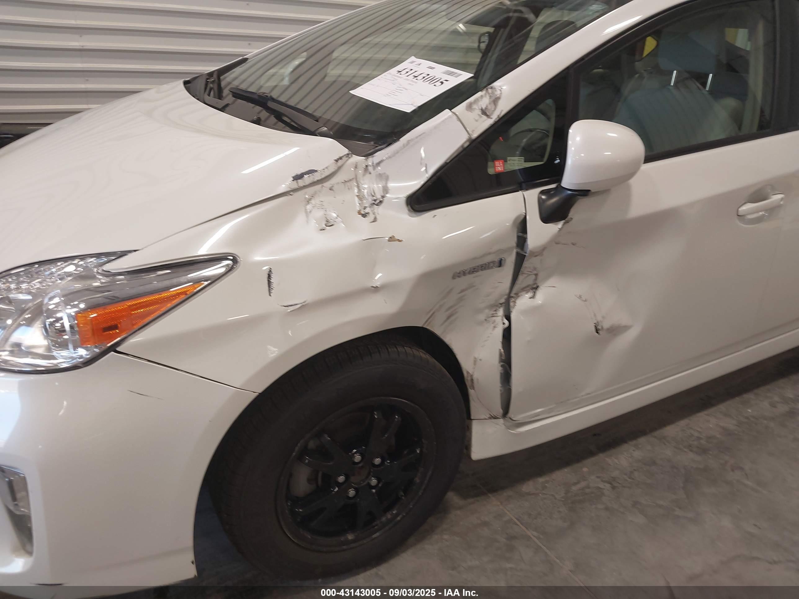 TOYOTA PRIUS image 6