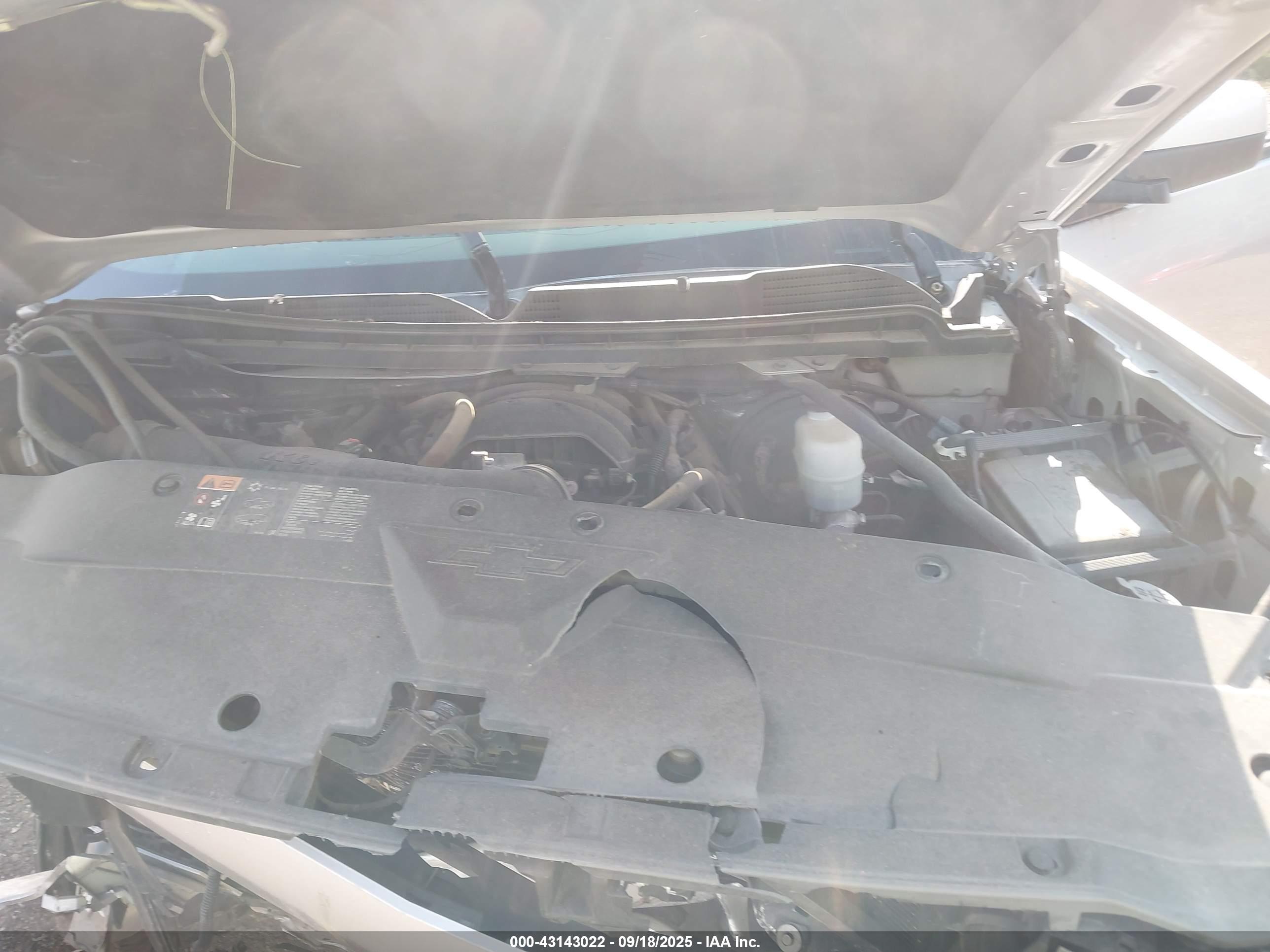 CHEVROLET SILVERADO image 10