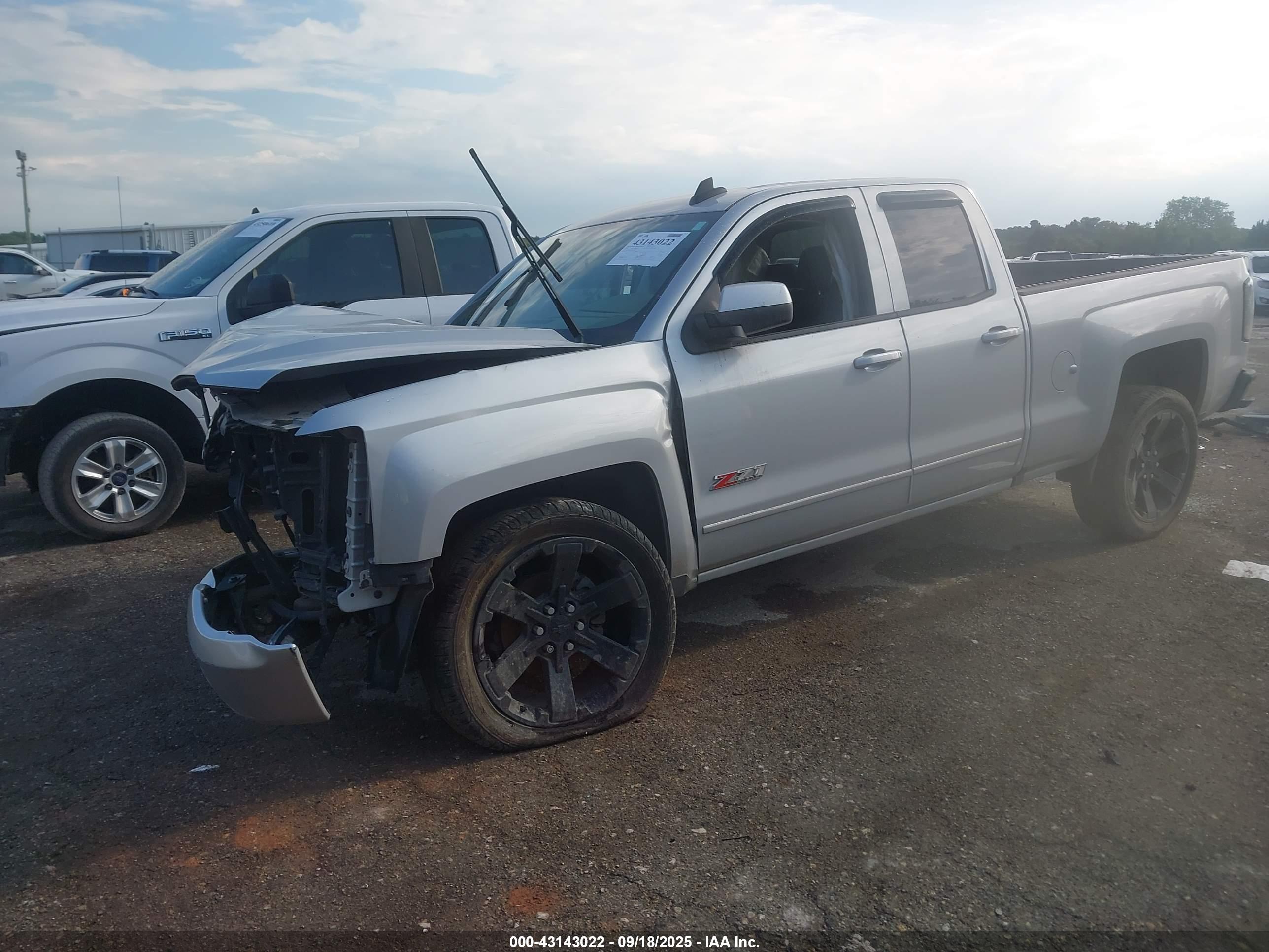 CHEVROLET SILVERADO image 2
