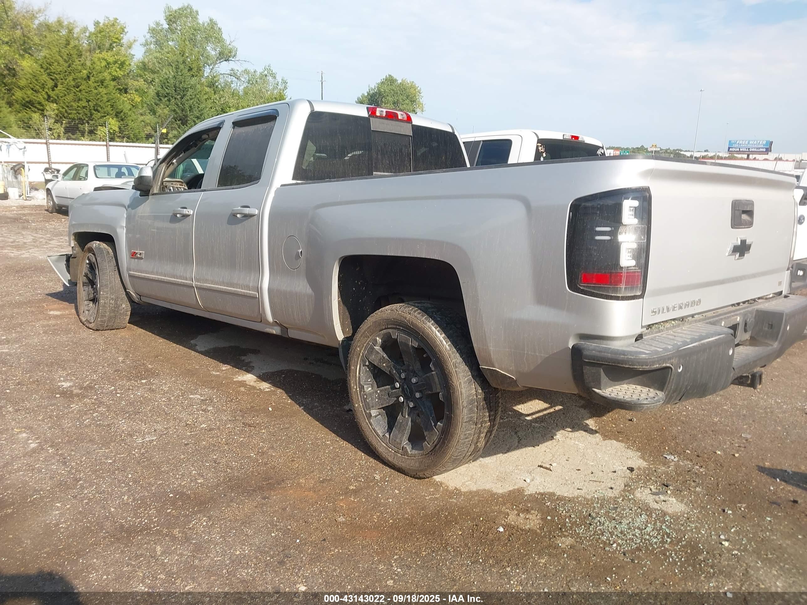 CHEVROLET SILVERADO image 3