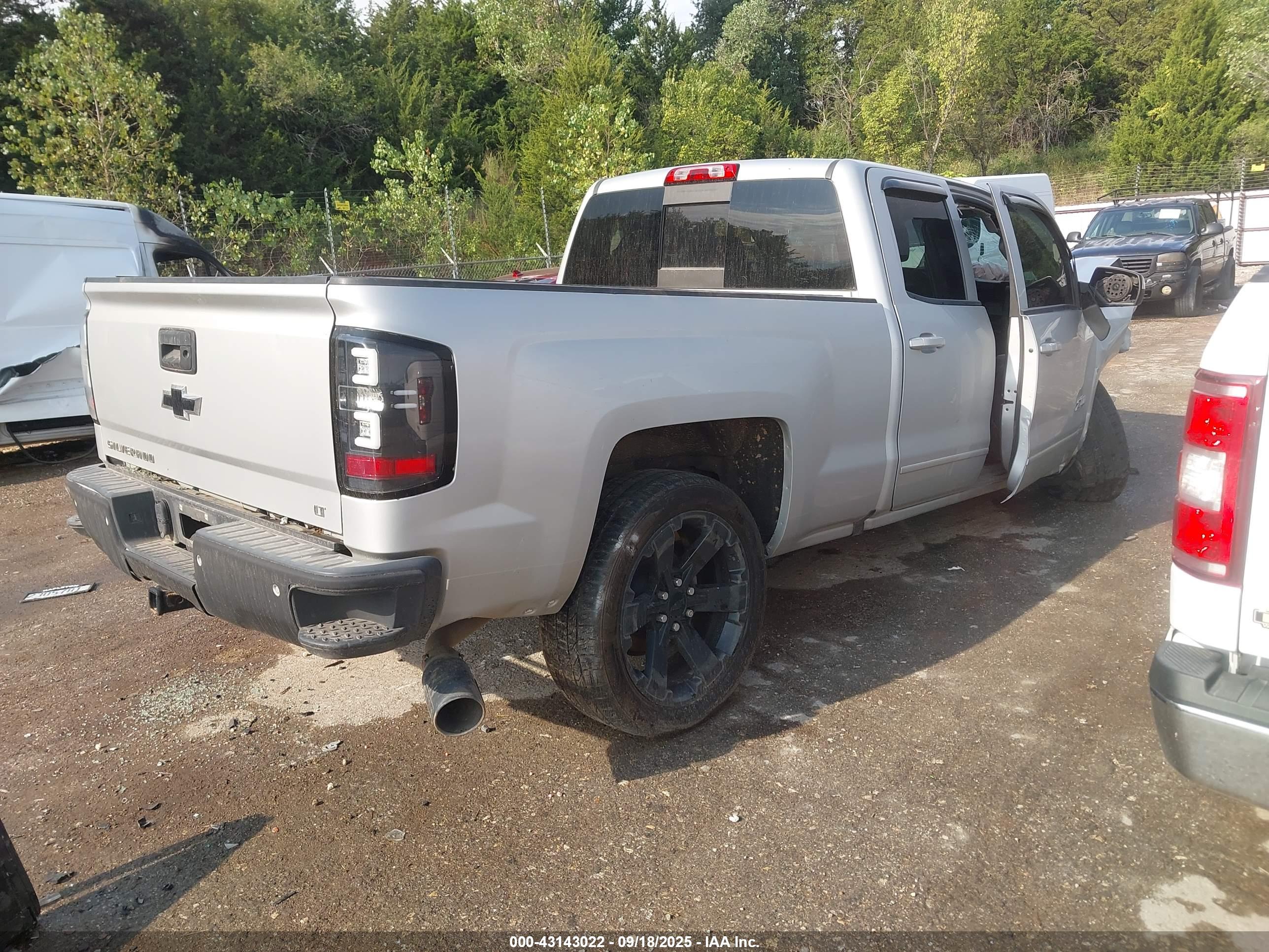 CHEVROLET SILVERADO image 4