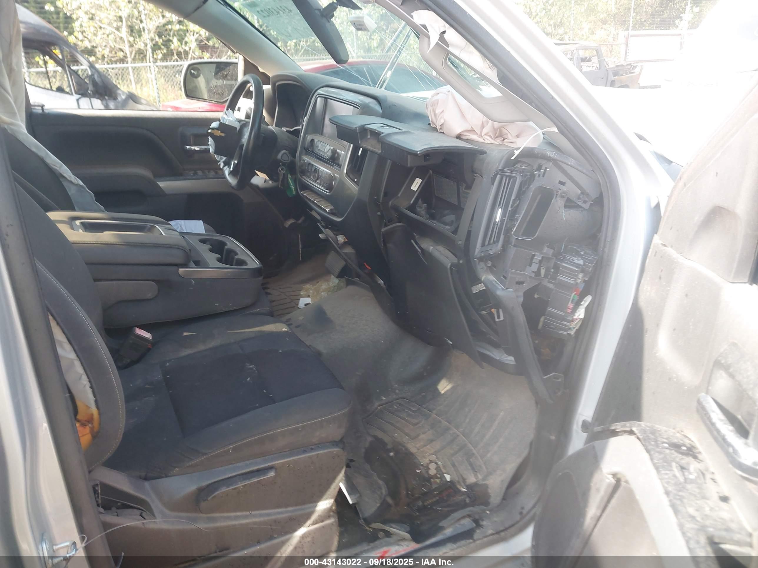 CHEVROLET SILVERADO image 5