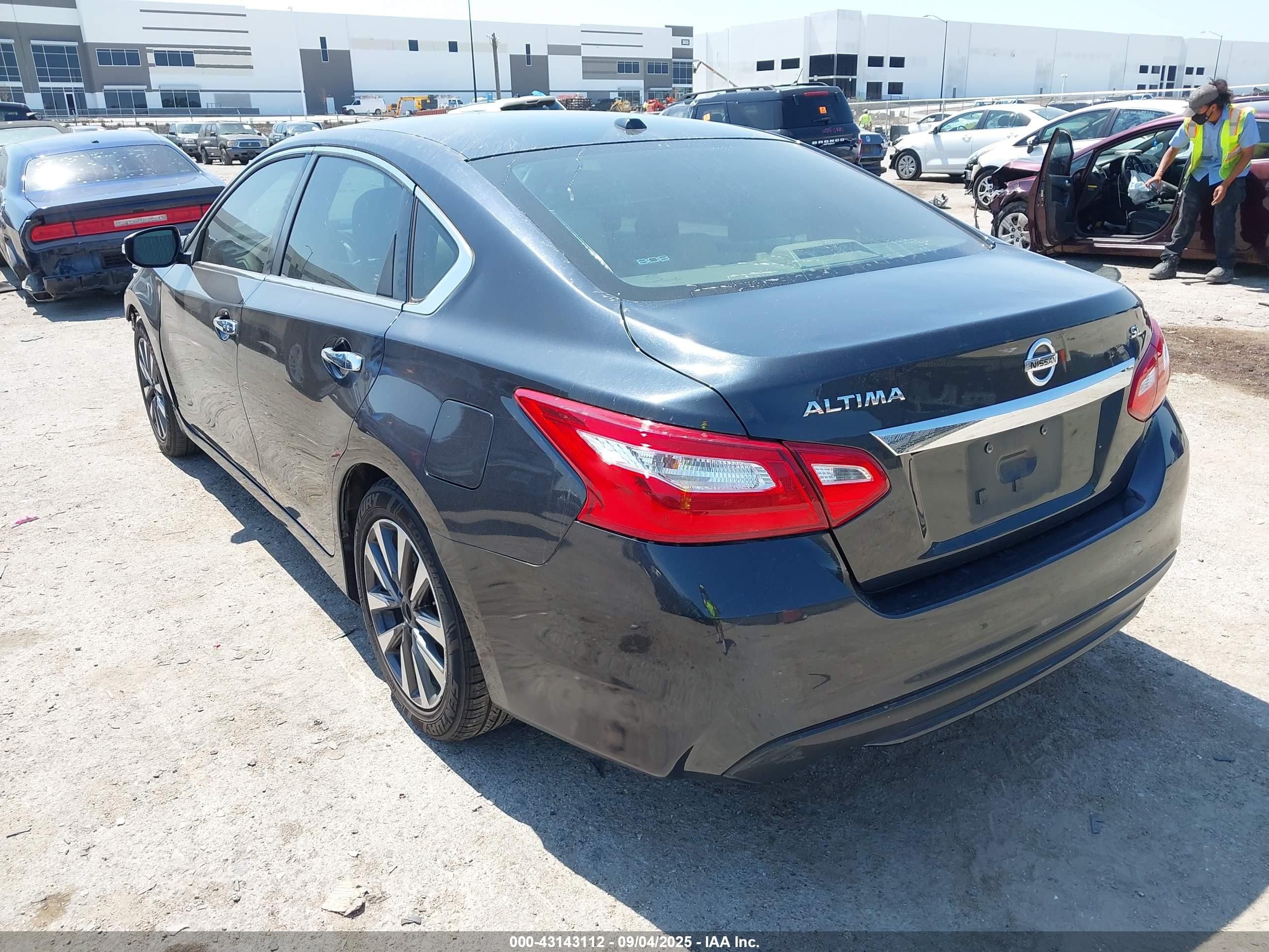 NISSAN ALTIMA image 3