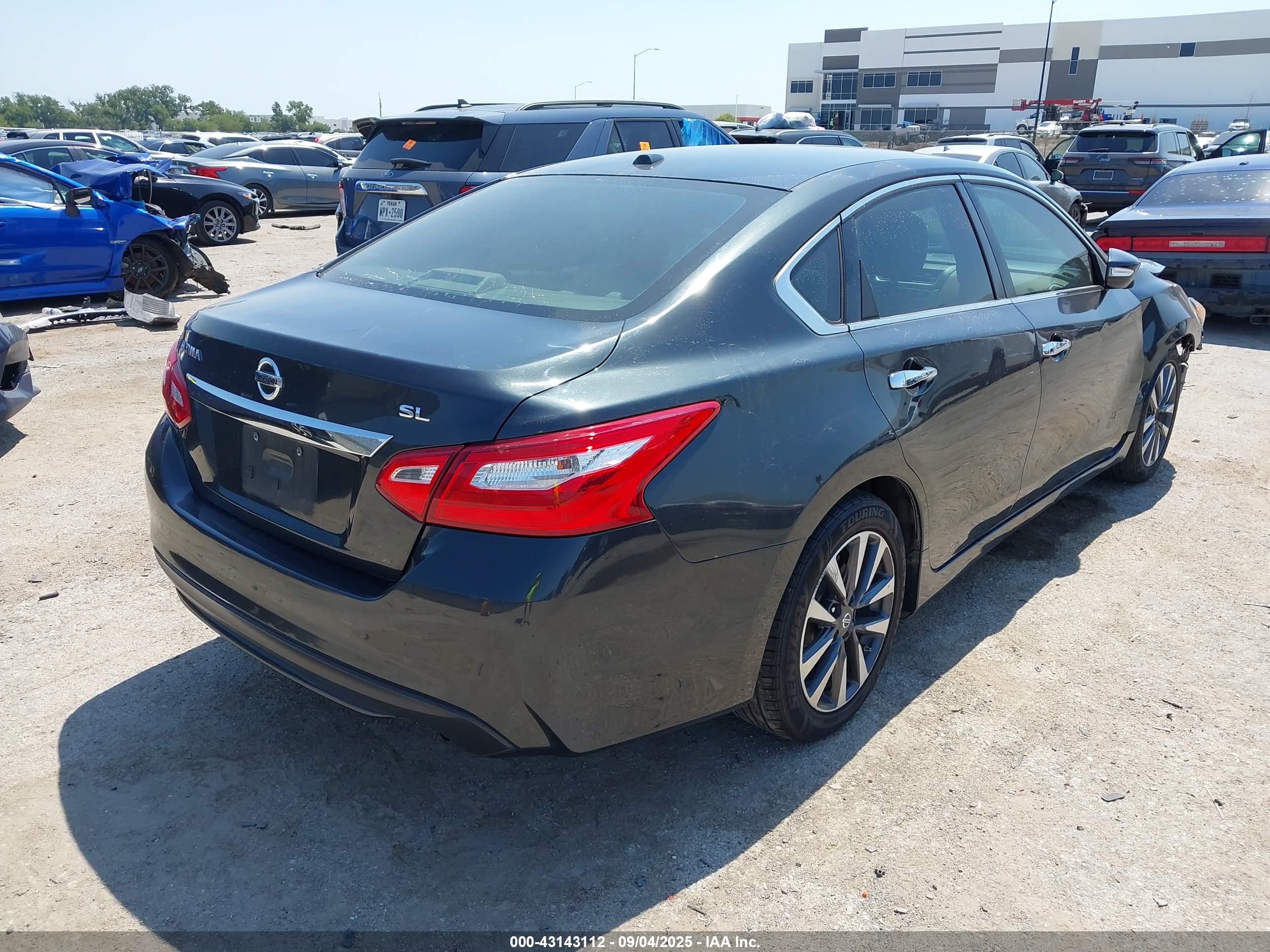 NISSAN ALTIMA image 4