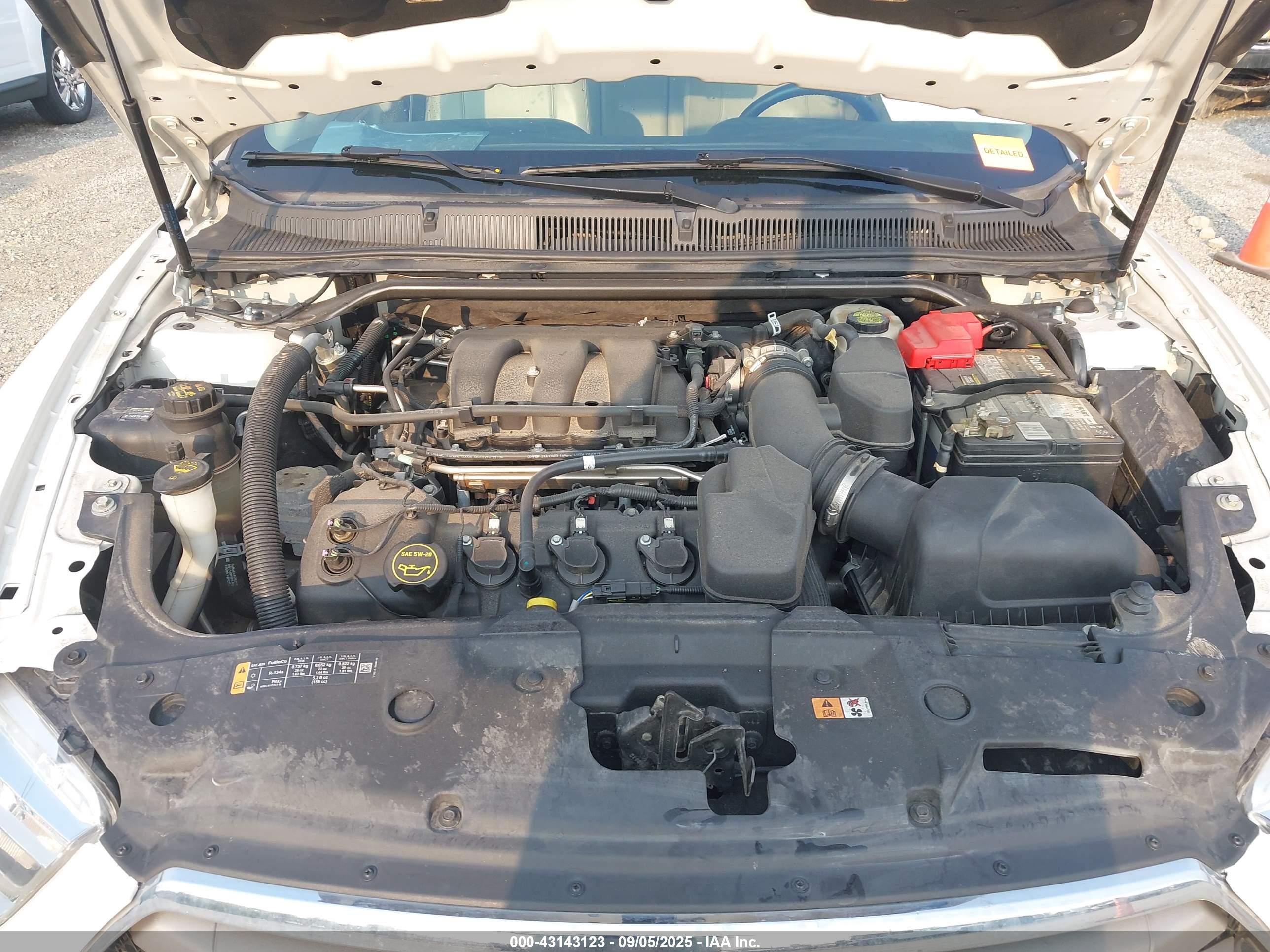 FORD TAURUS image 10