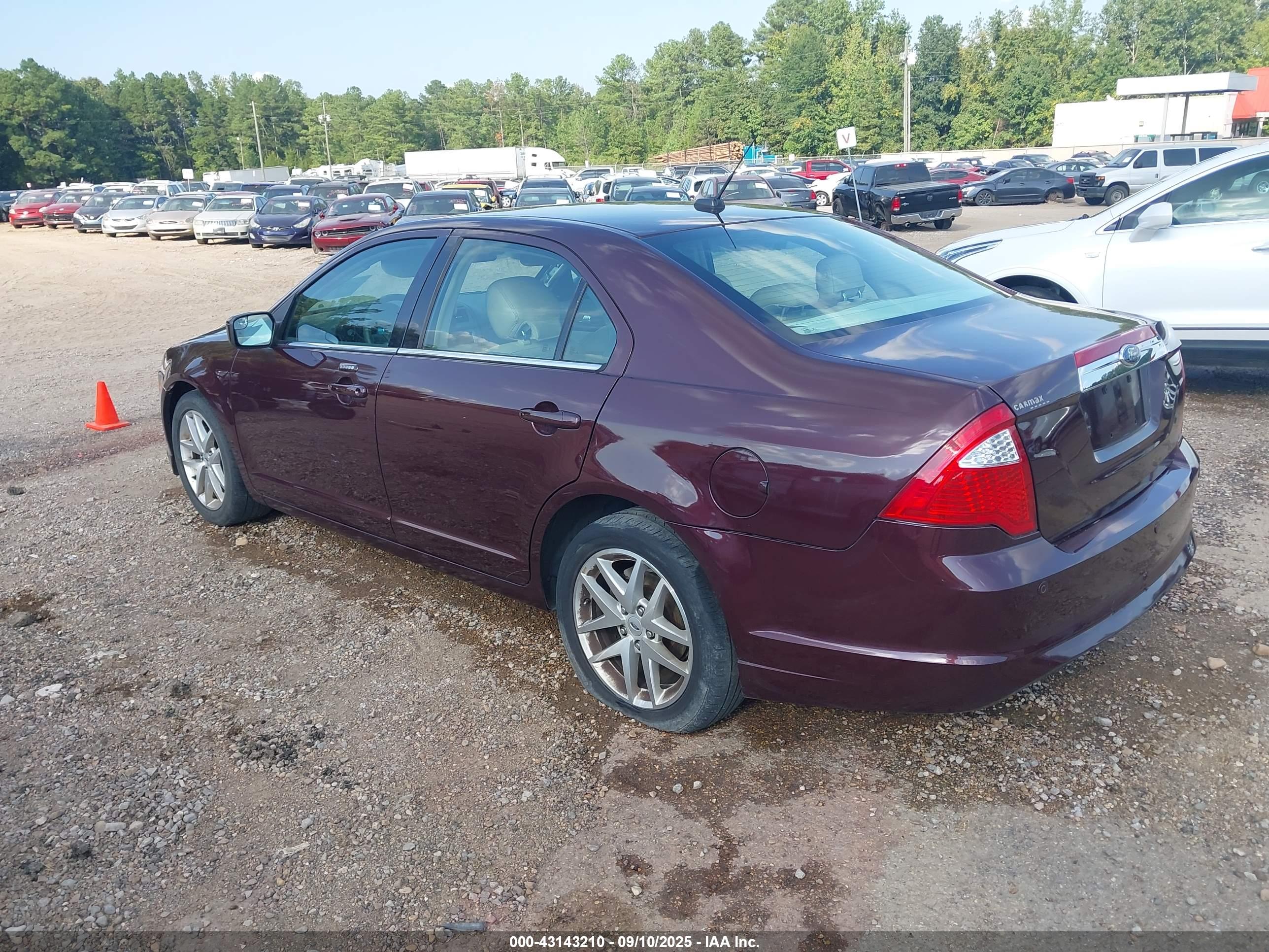 FORD FUSION image 3
