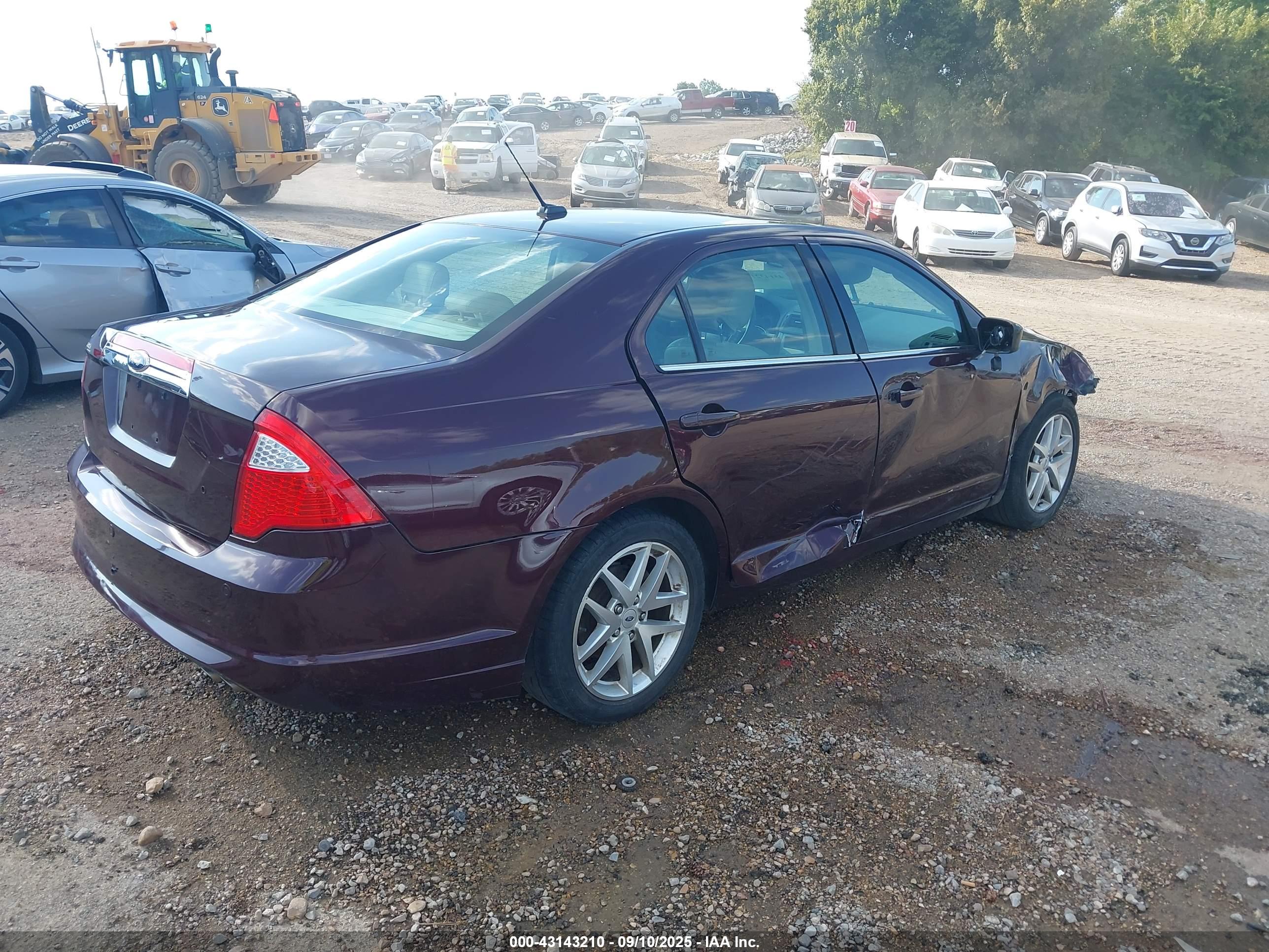 FORD FUSION image 4