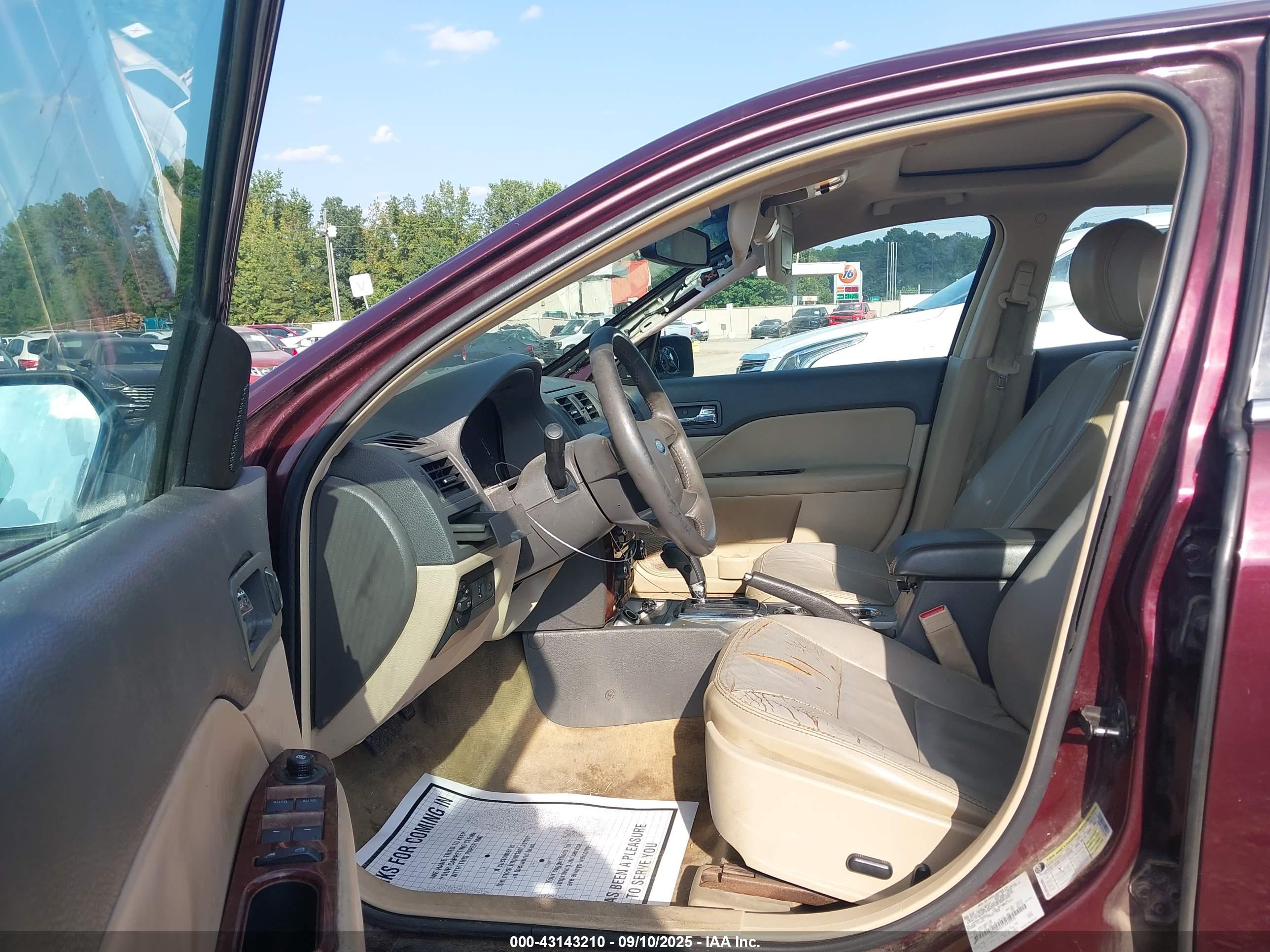 FORD FUSION image 5