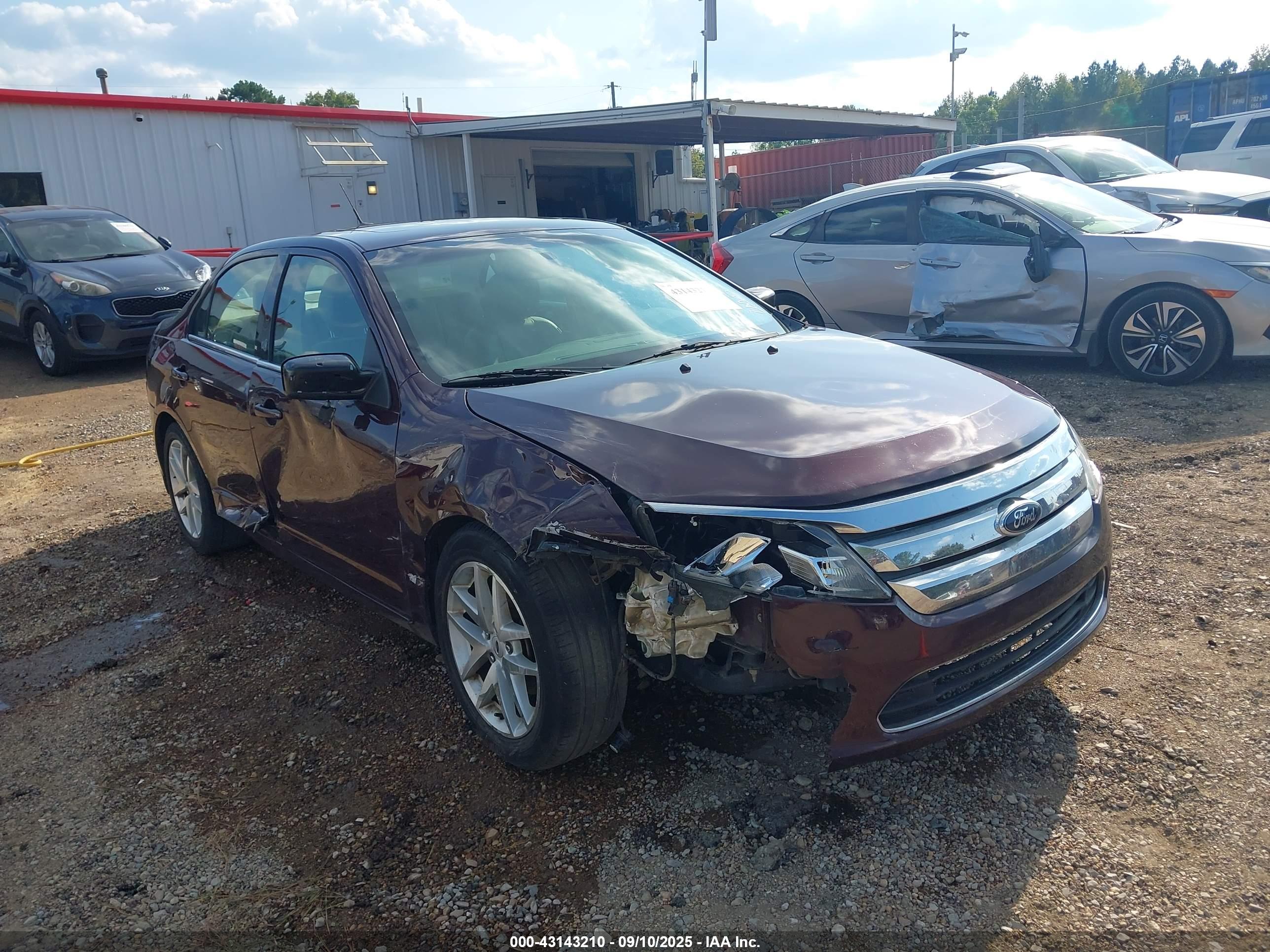 FORD FUSION image 6