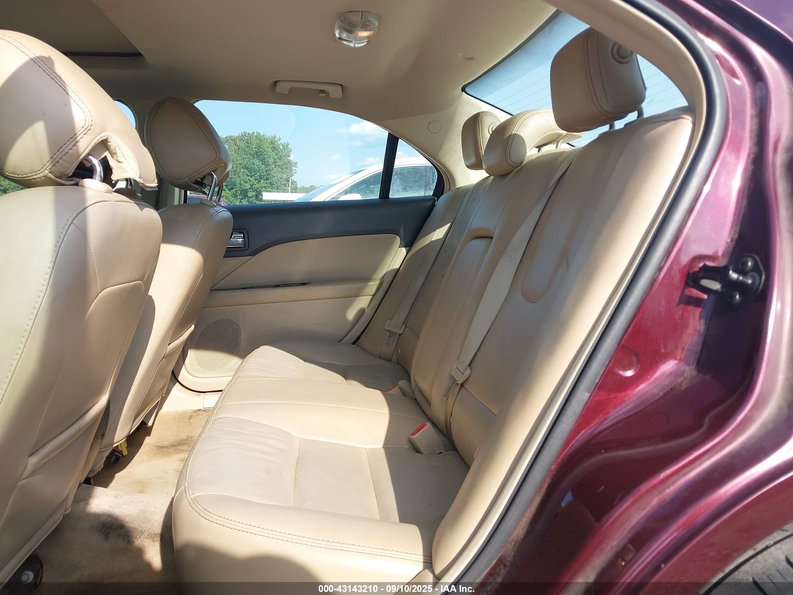 FORD FUSION image 8