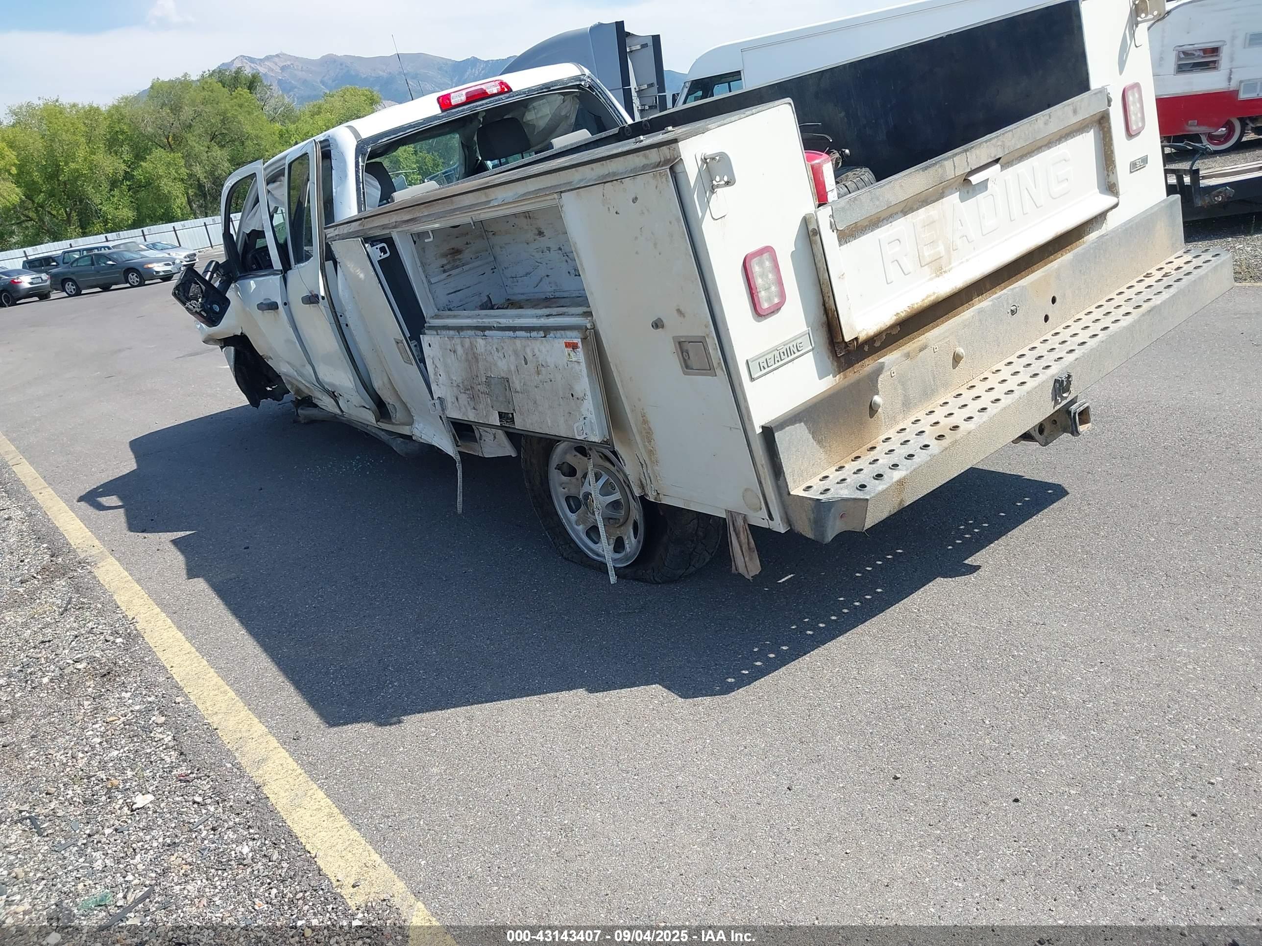 CHEVROLET SILVERADO image 3