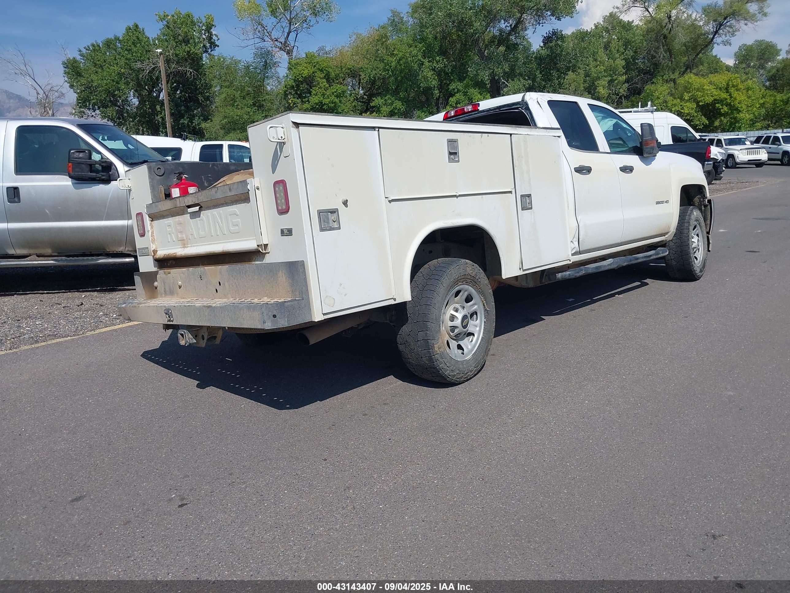 CHEVROLET SILVERADO image 4