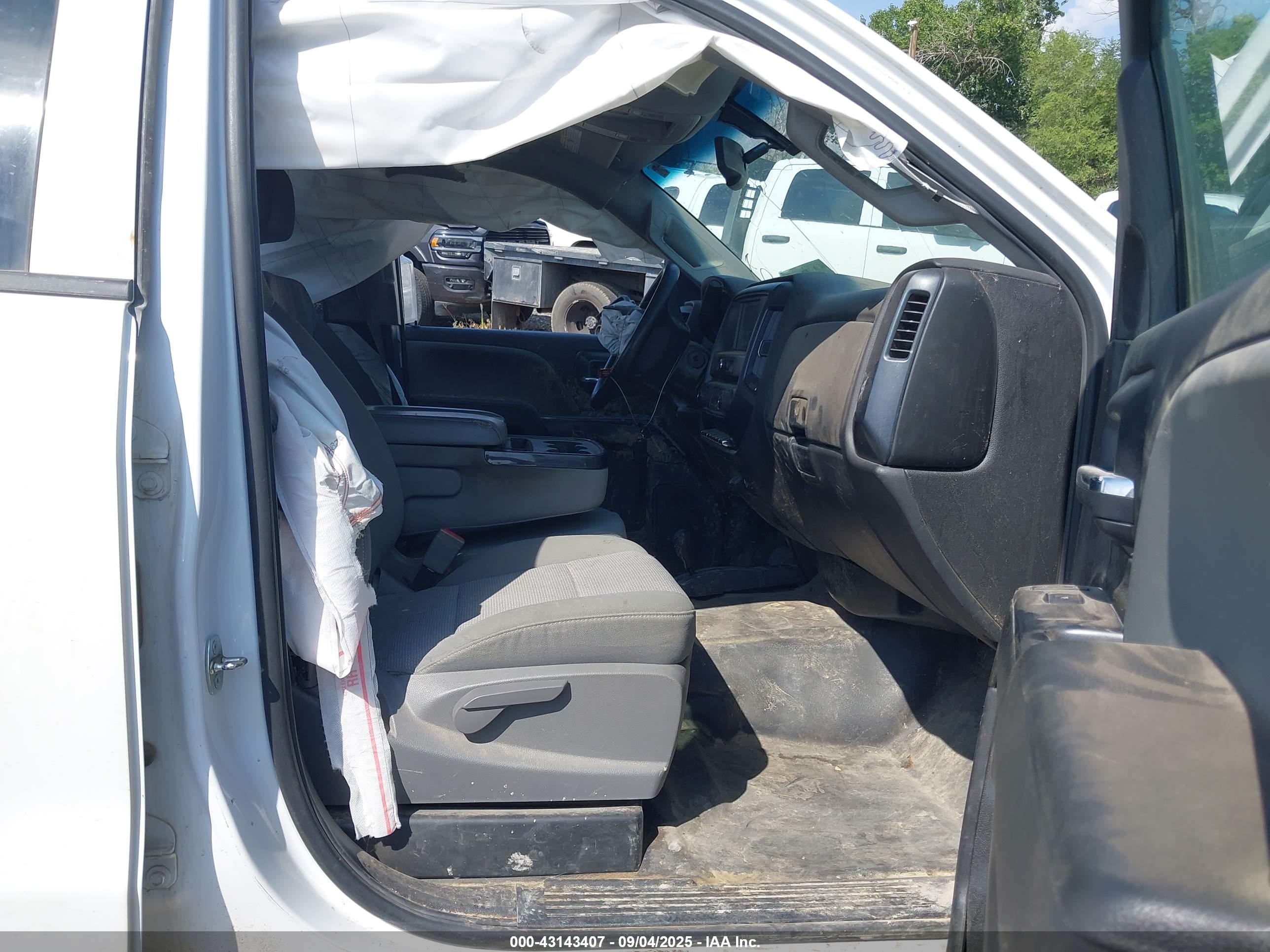 CHEVROLET SILVERADO image 5