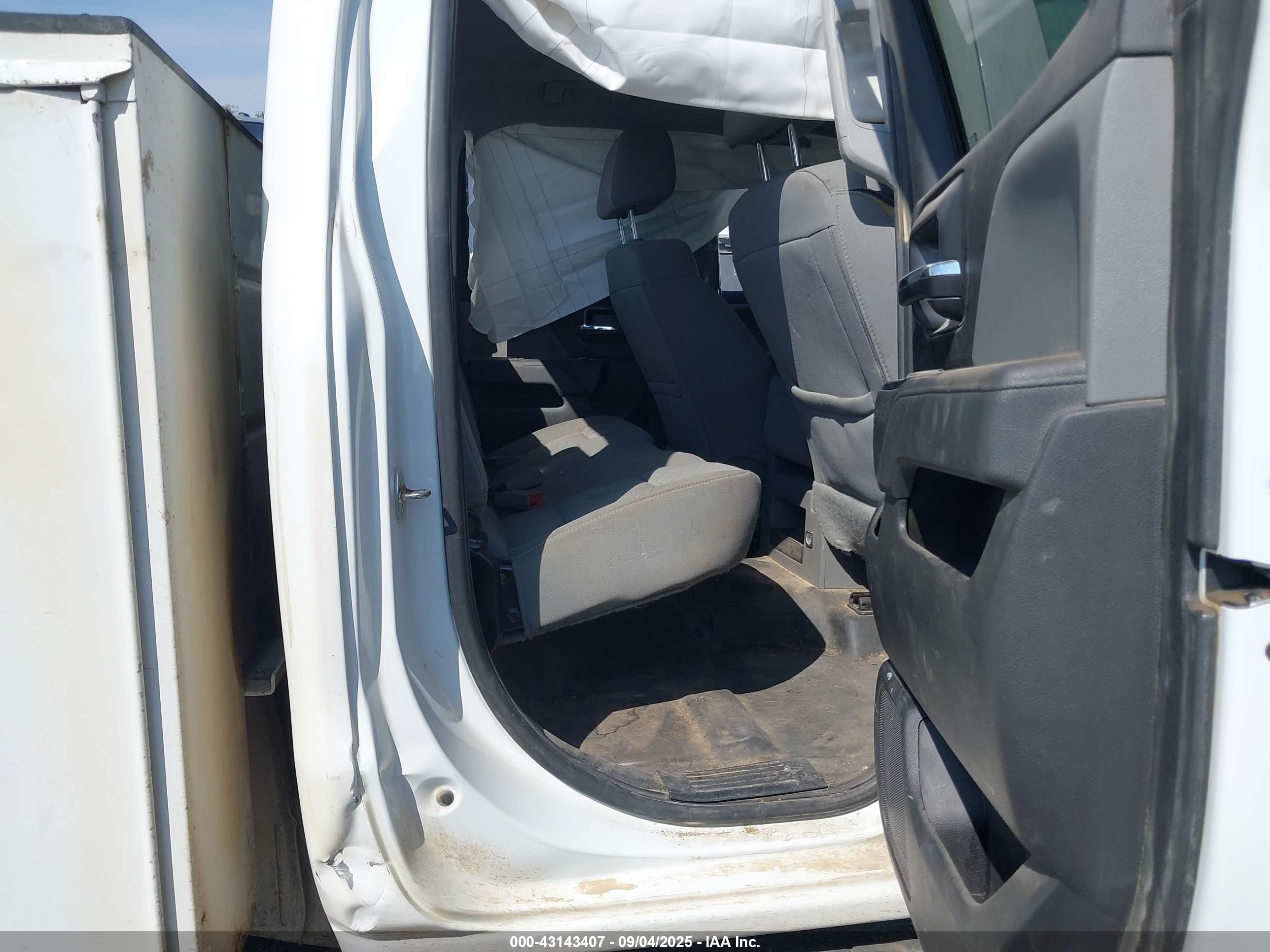 CHEVROLET SILVERADO image 8