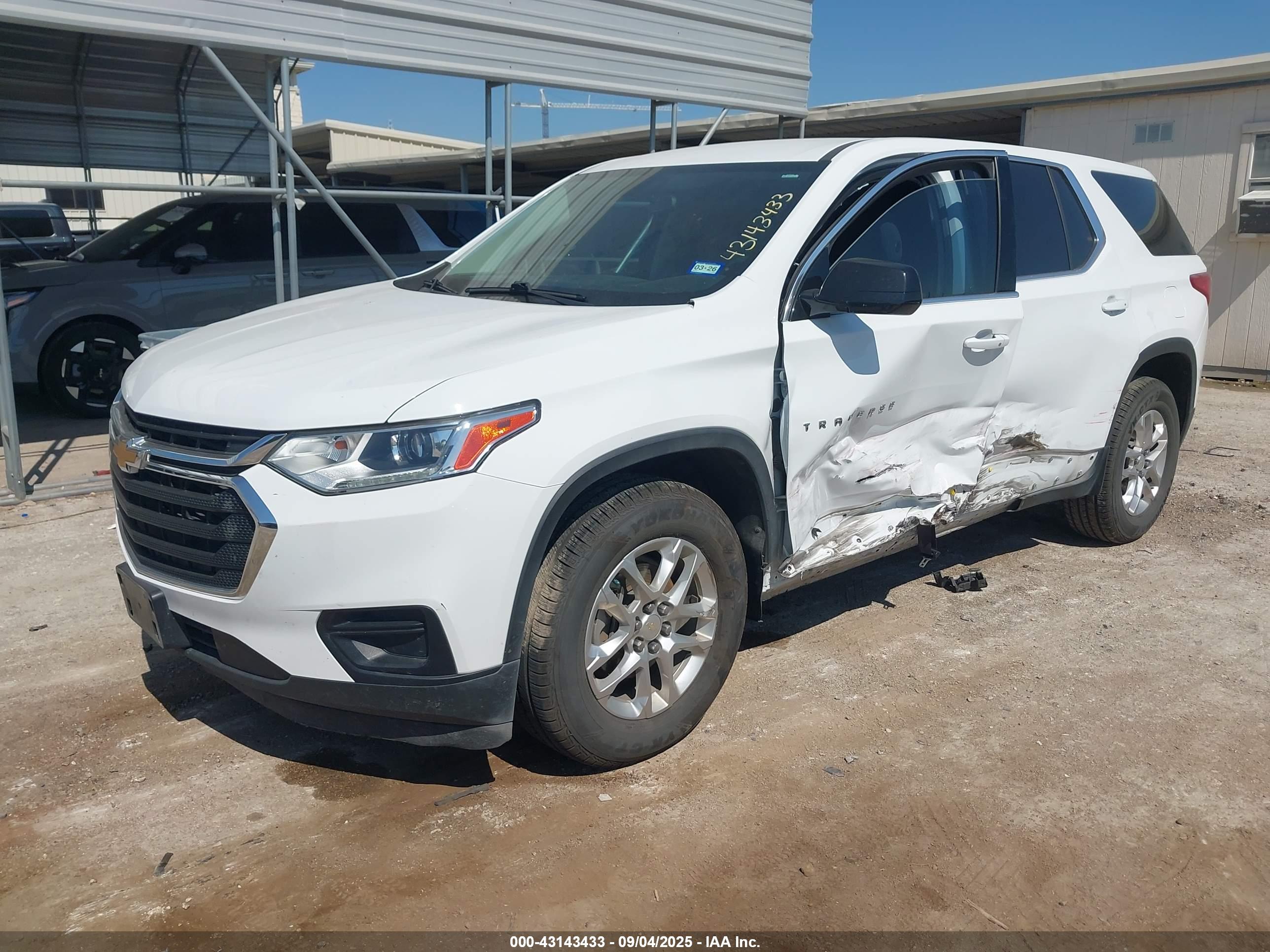 CHEVROLET TRAVERSE image 2