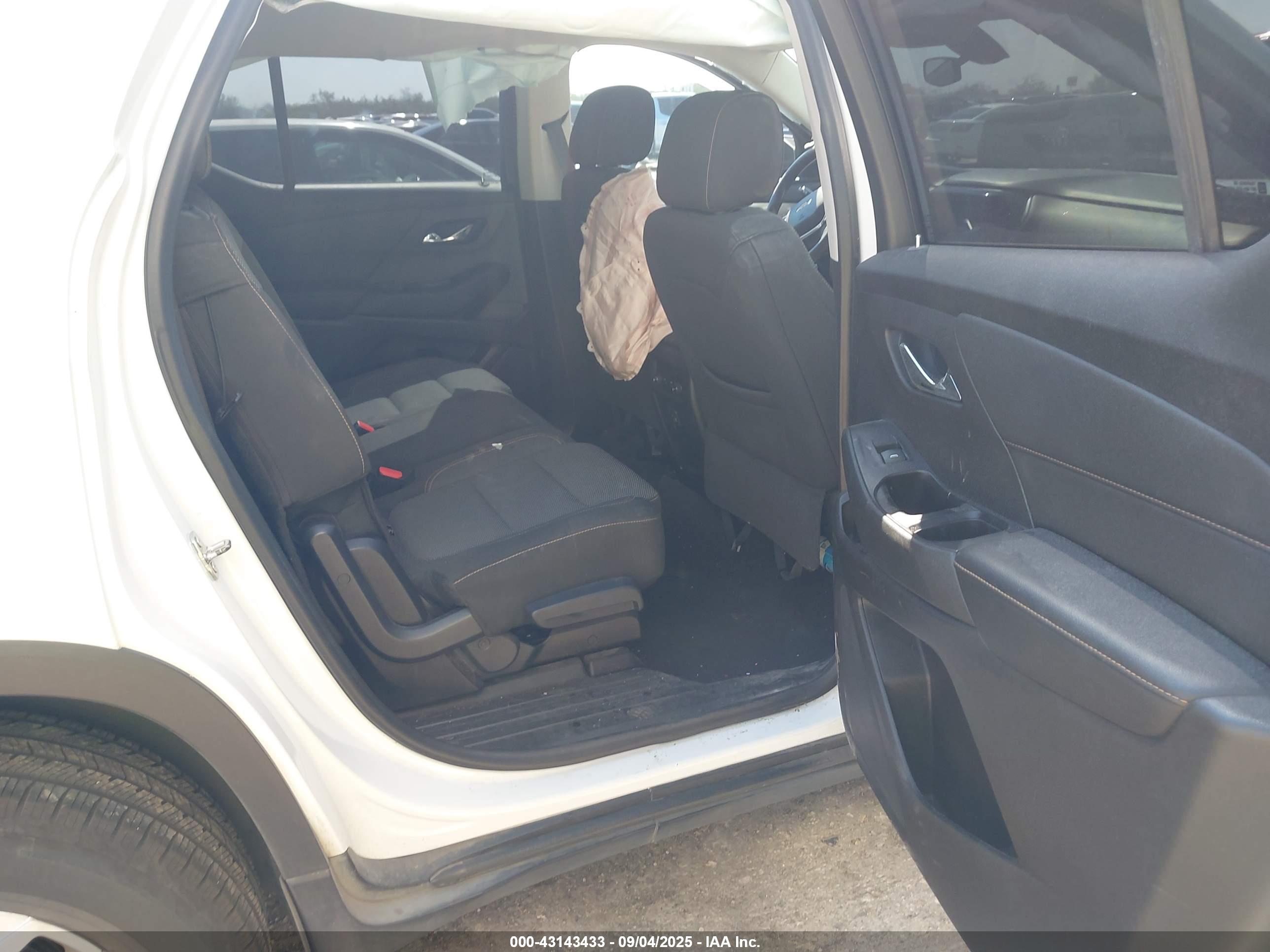 CHEVROLET TRAVERSE image 8