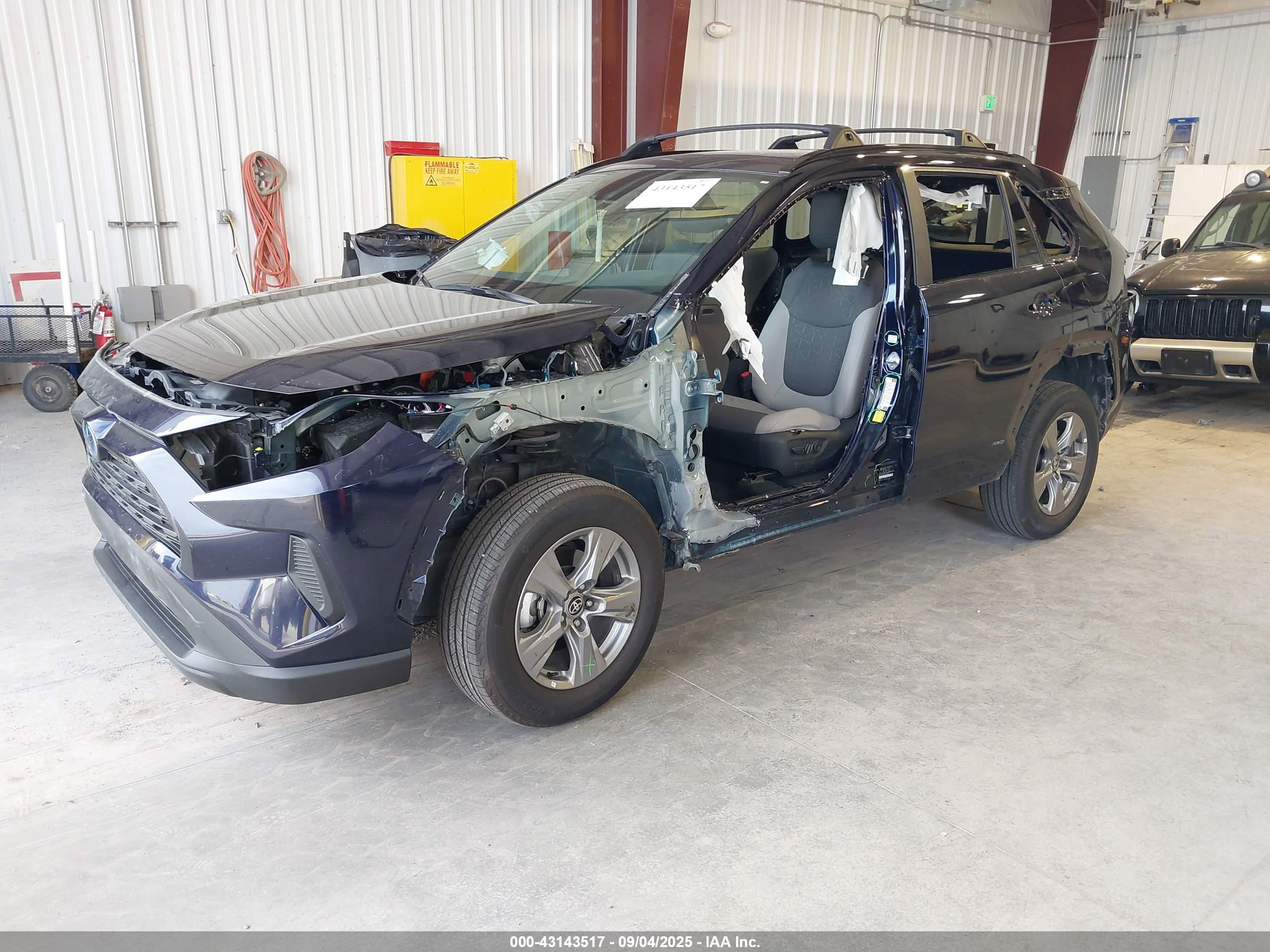 TOYOTA RAV4 image 2