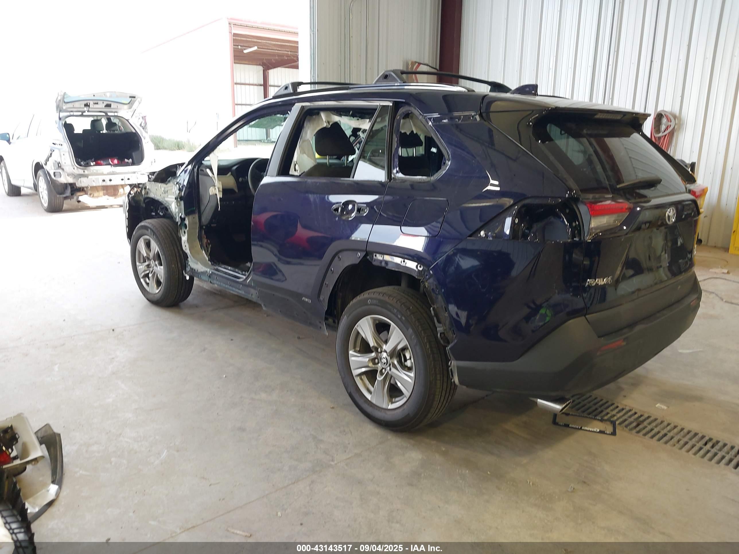 TOYOTA RAV4 image 3