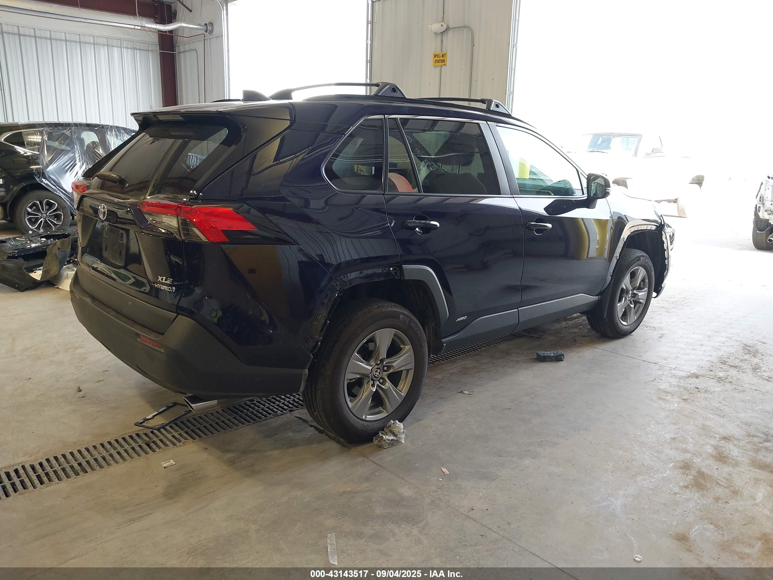 TOYOTA RAV4 image 4