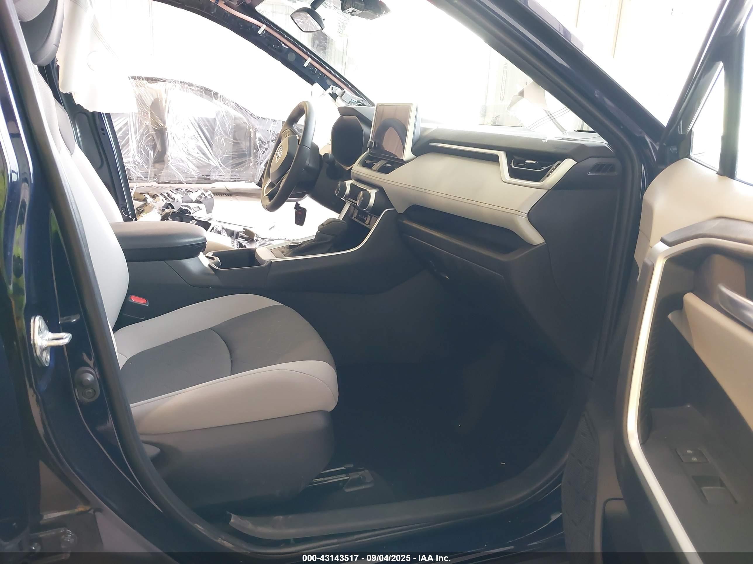 TOYOTA RAV4 image 5