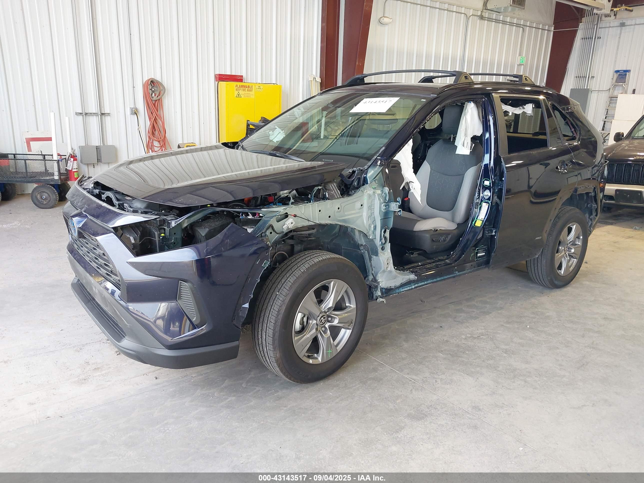 TOYOTA RAV4 image 6
