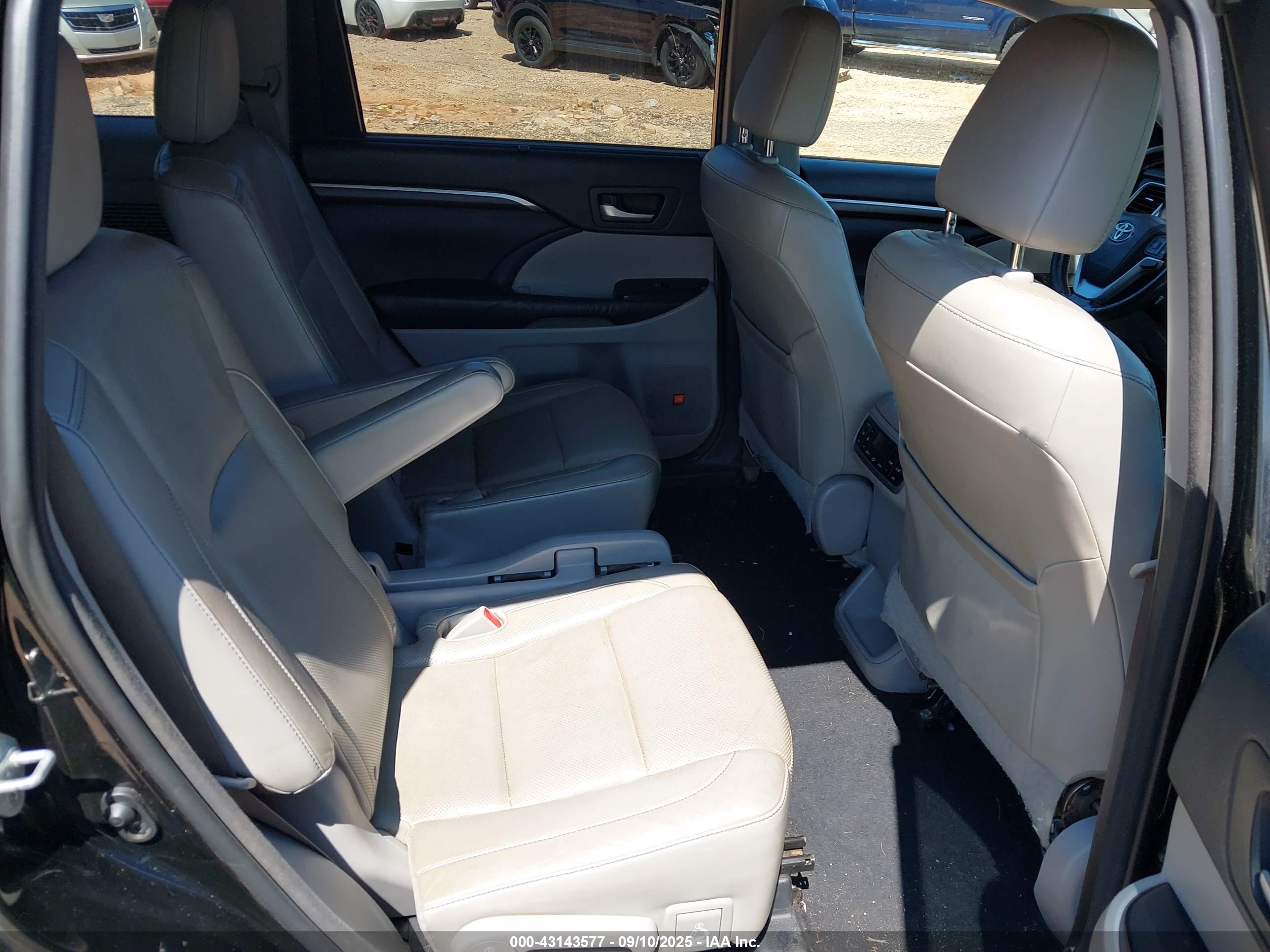 TOYOTA HIGHLANDER image 8