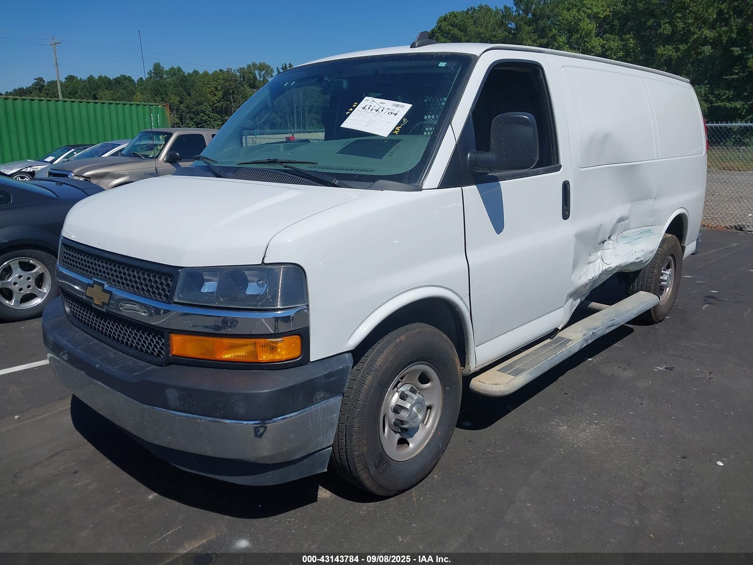 CHEVROLET EXPRESS image 2