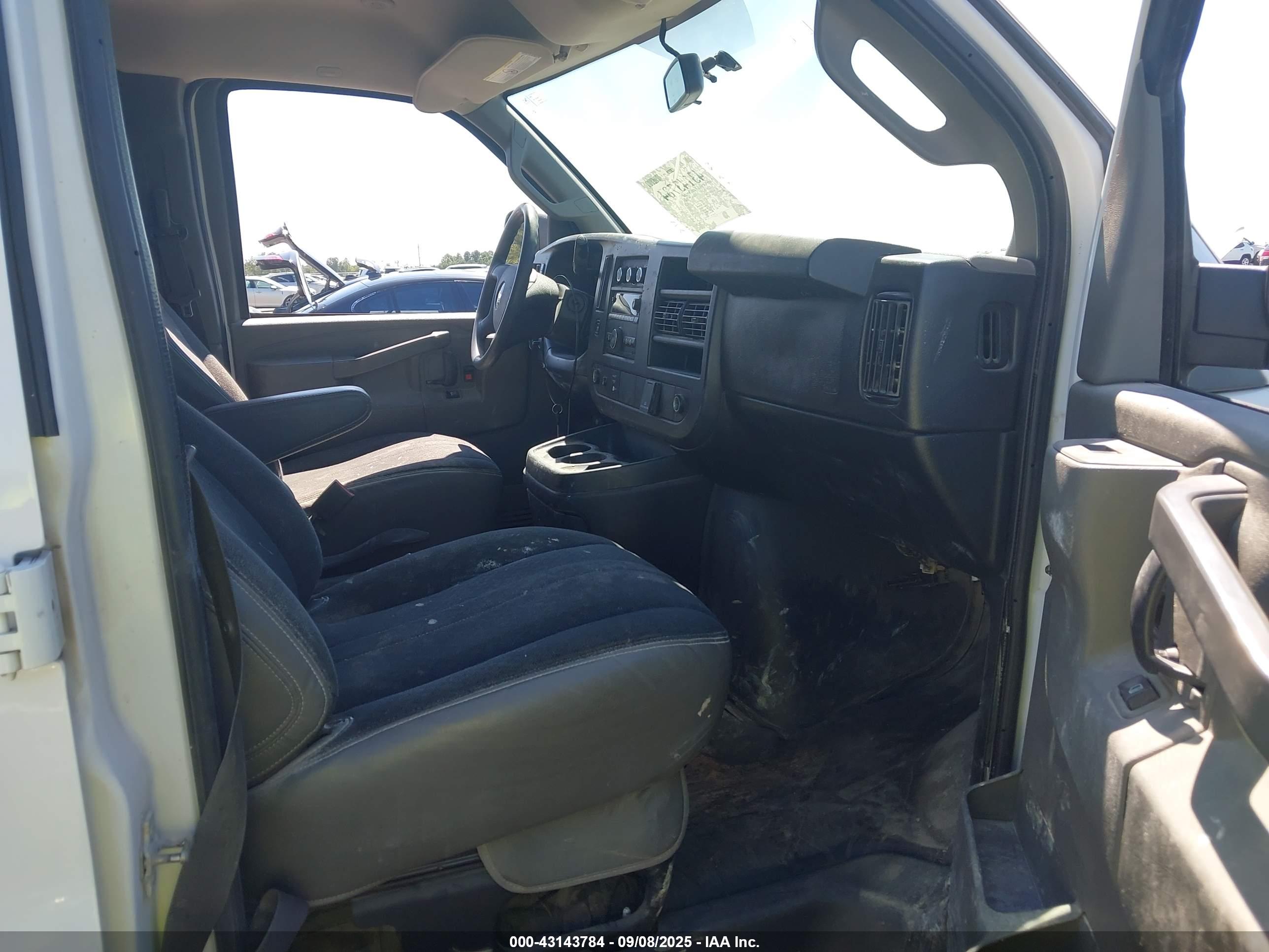 CHEVROLET EXPRESS image 5