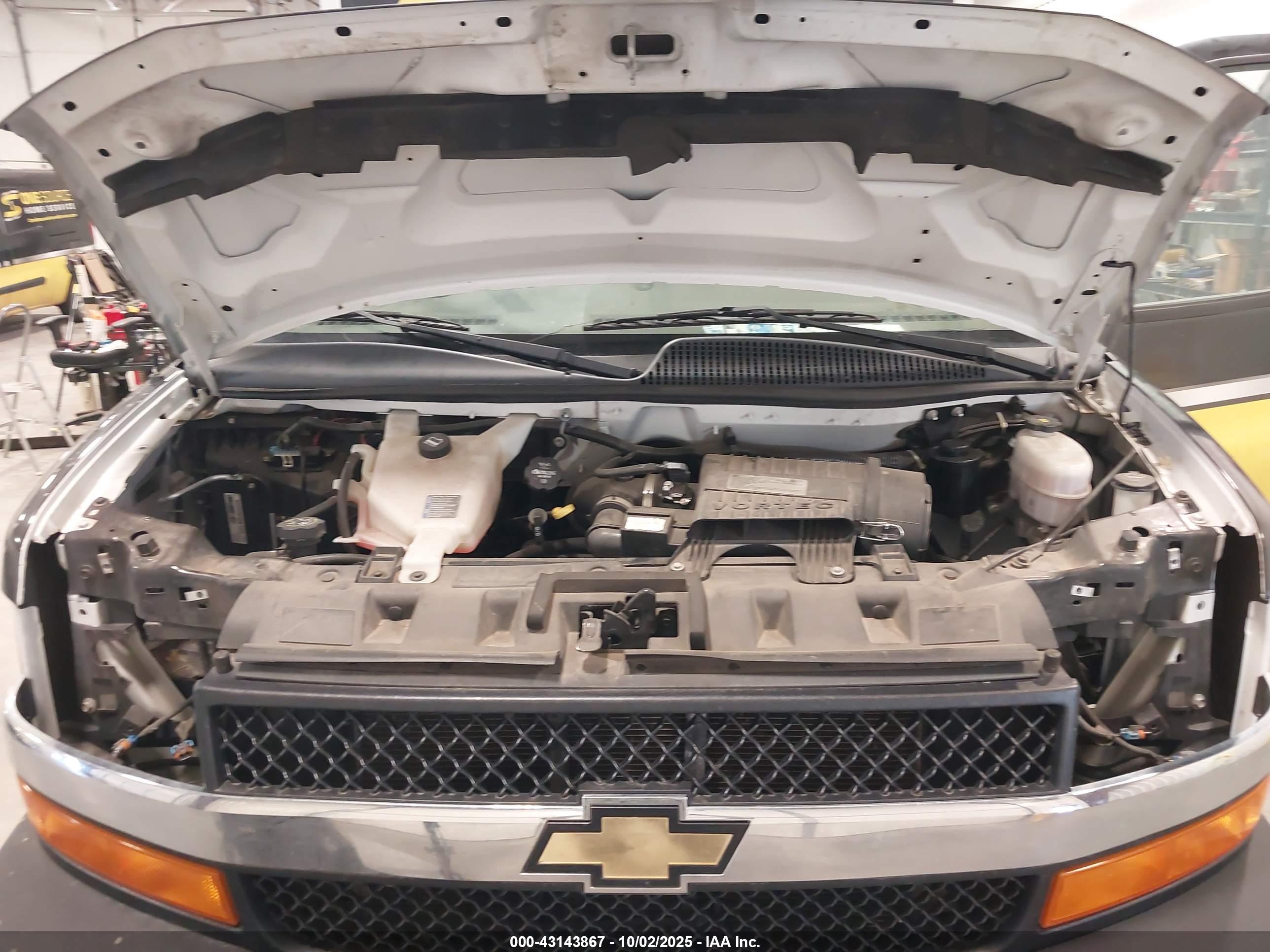 CHEVROLET EXPRESS image 10