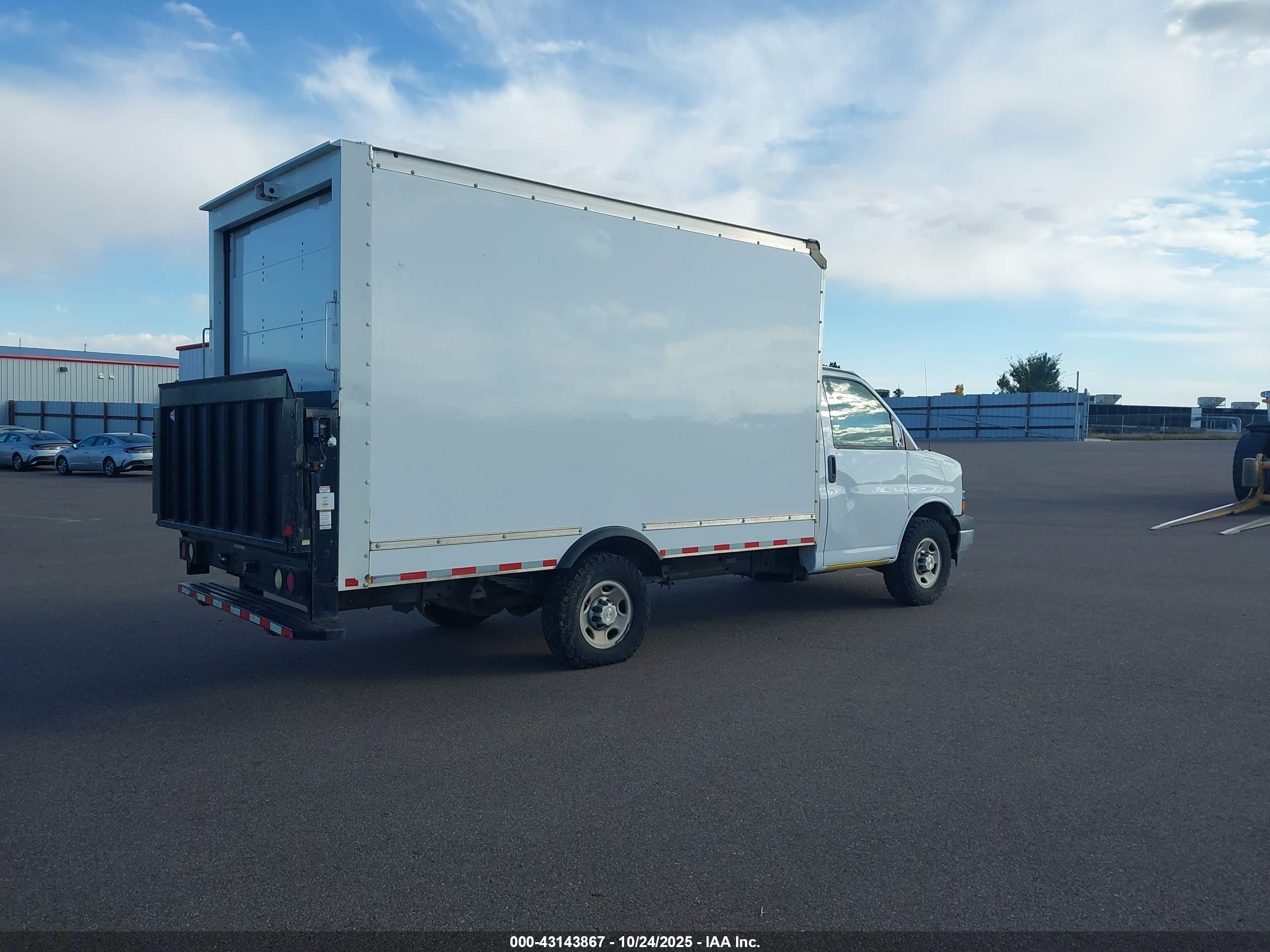 CHEVROLET EXPRESS image 4
