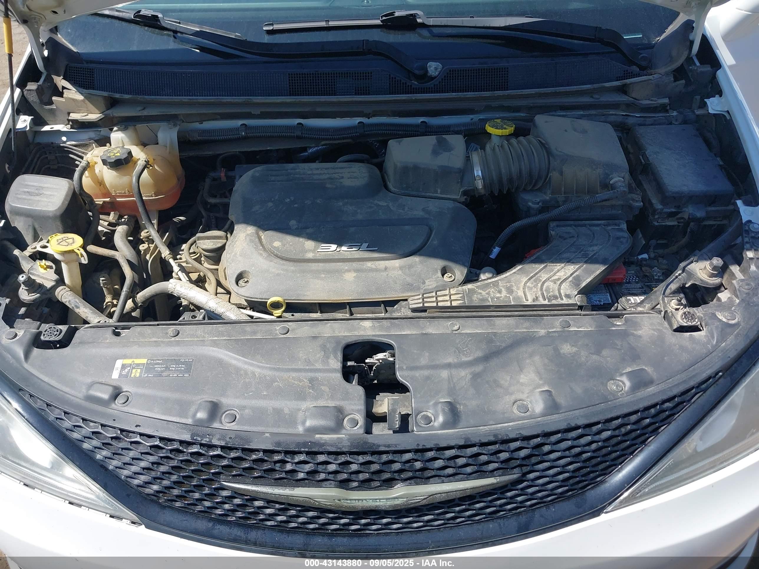 CHRYSLER PACIFICA image 10