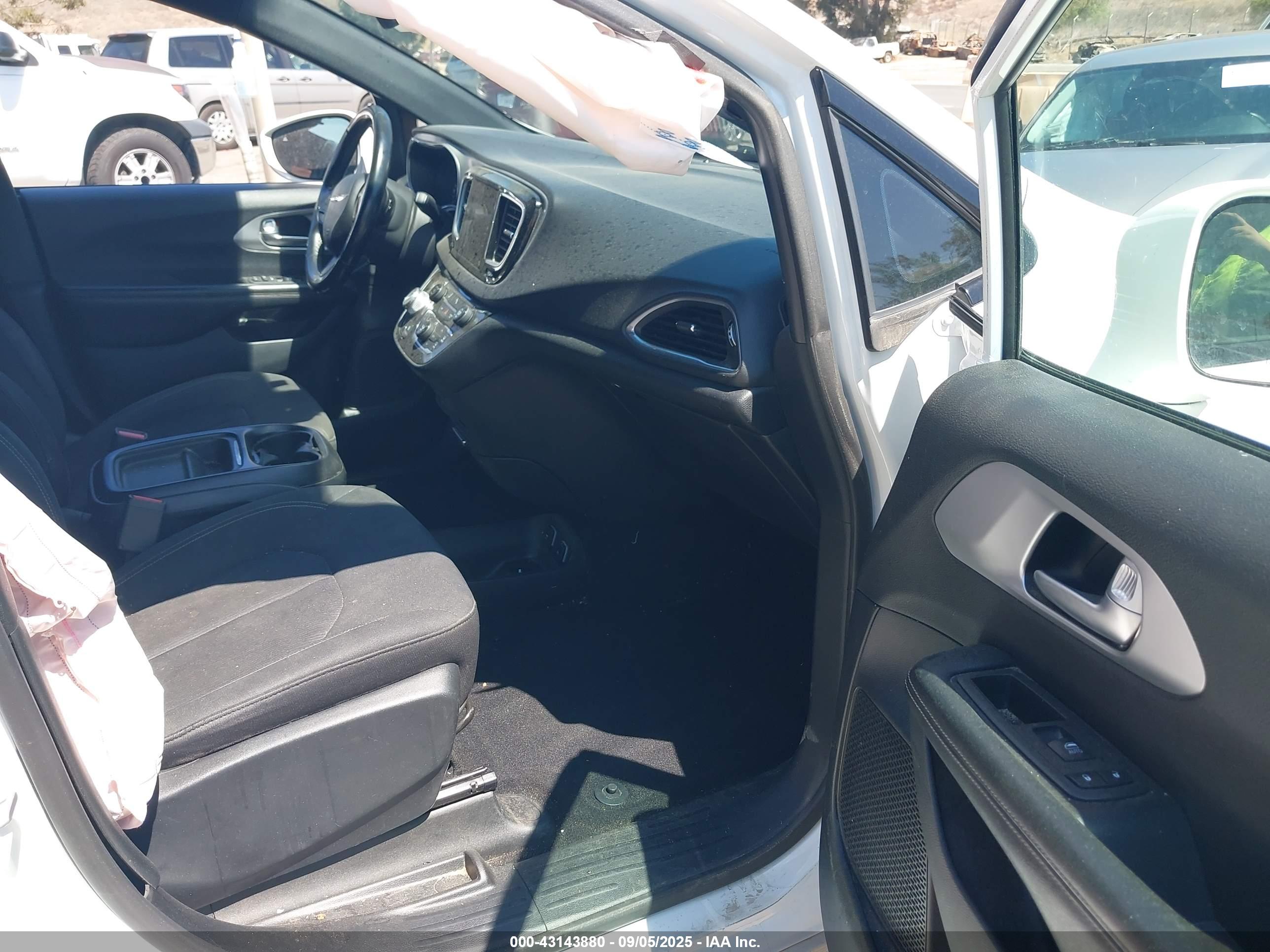 CHRYSLER PACIFICA image 5