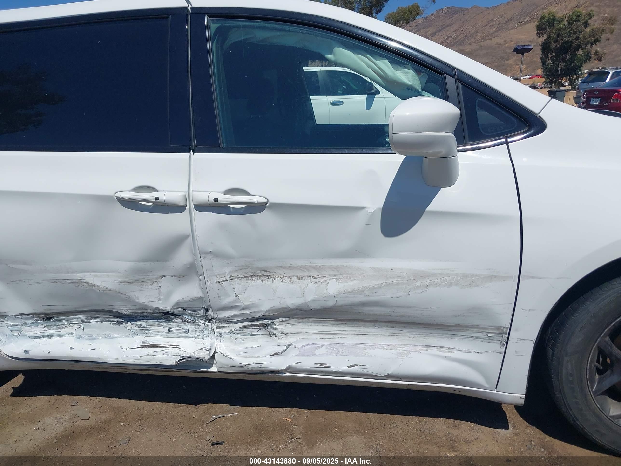 CHRYSLER PACIFICA image 6