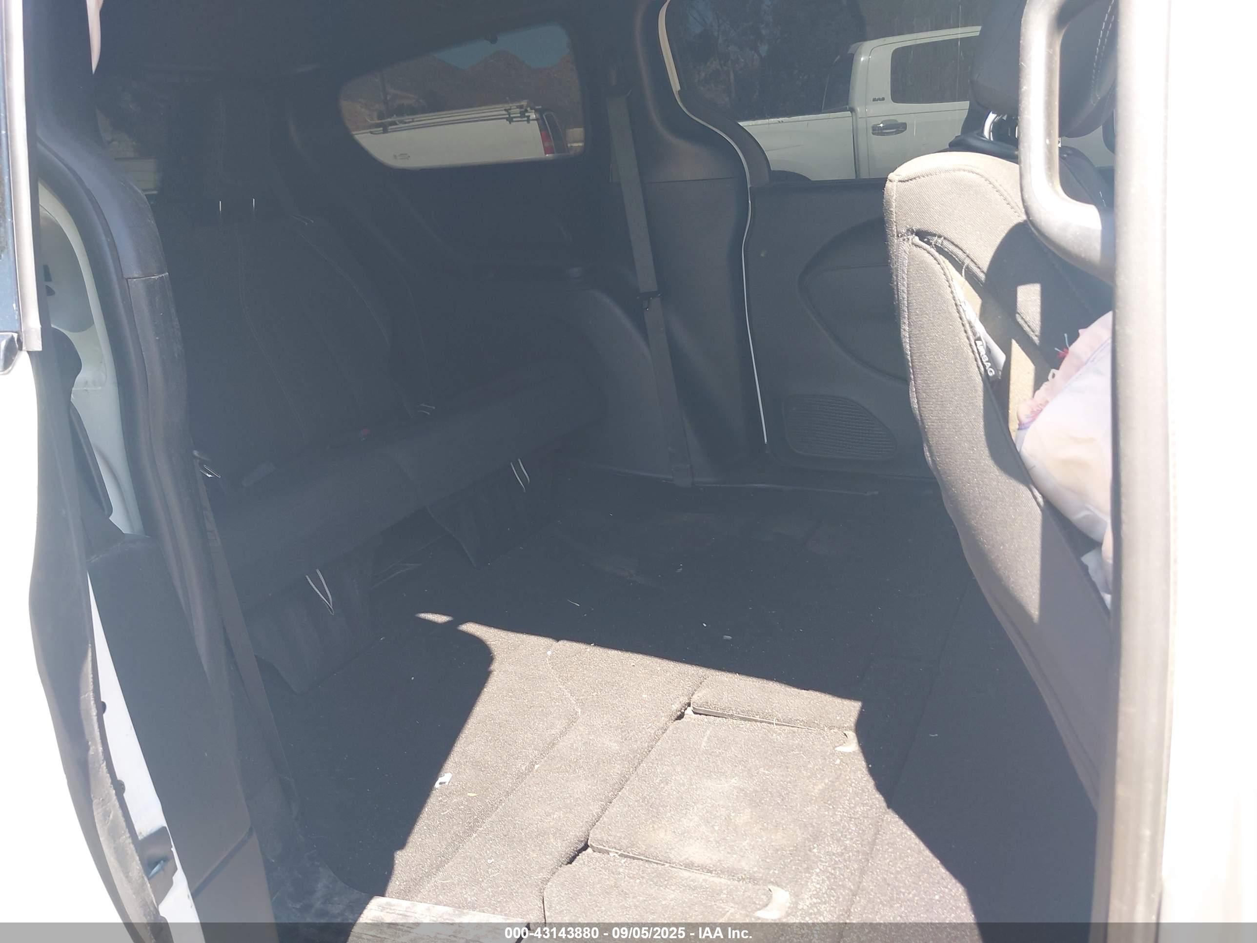 CHRYSLER PACIFICA image 8