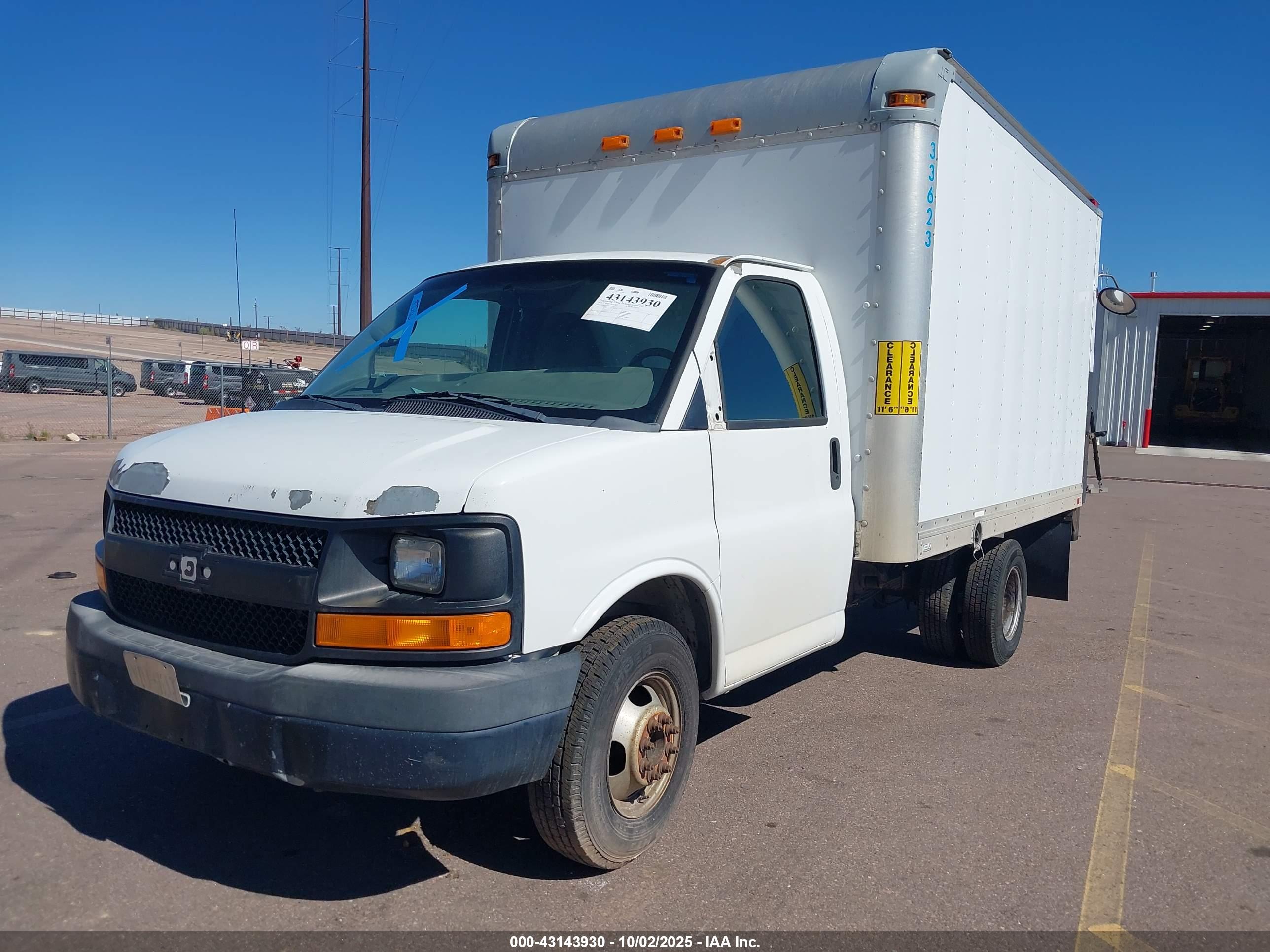 CHEVROLET EXPRESS image 2